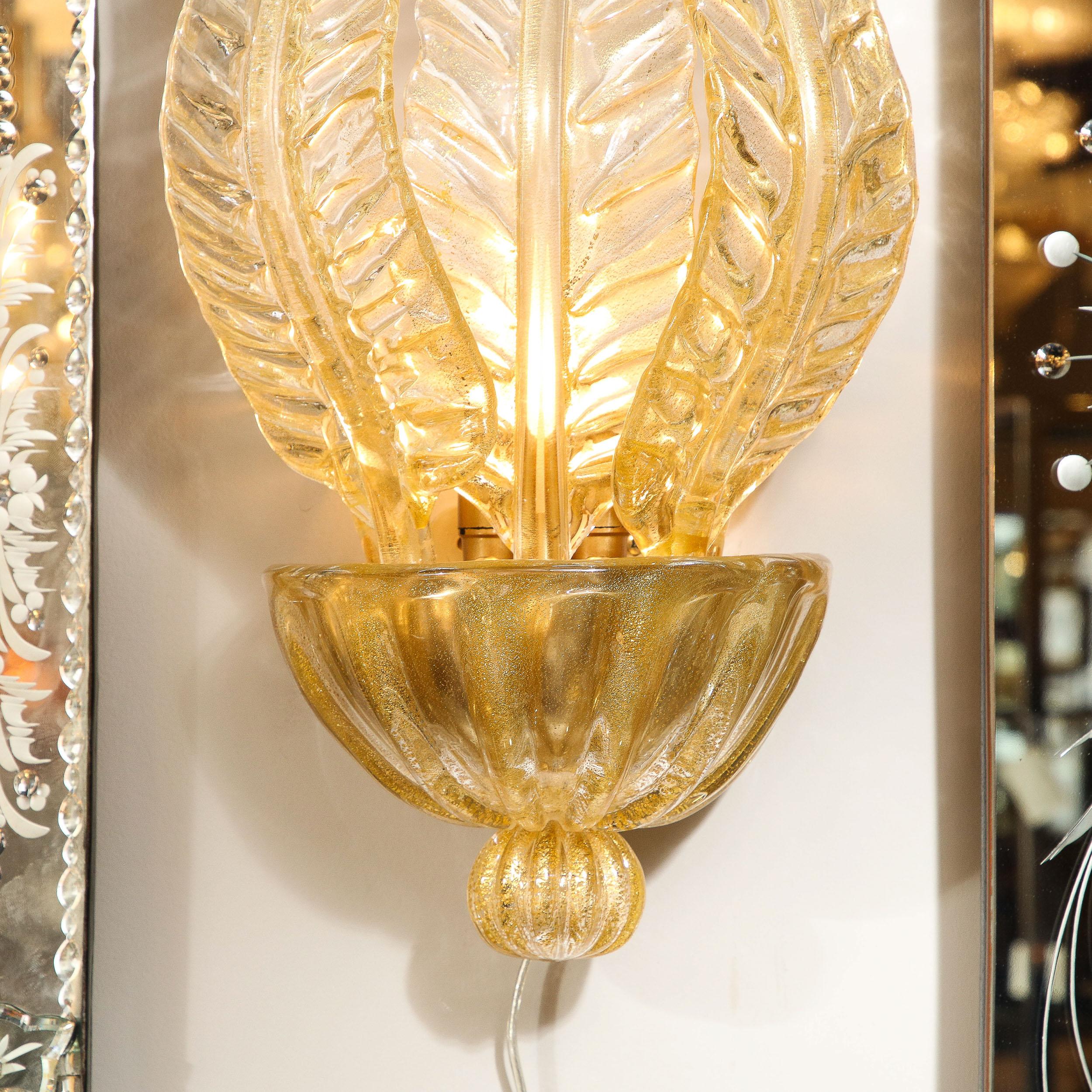 Pair of Hand-Blown Modernist Murano Foglia D'oro Glass Leaf Form Sconces In Excellent Condition For Sale In New York, NY