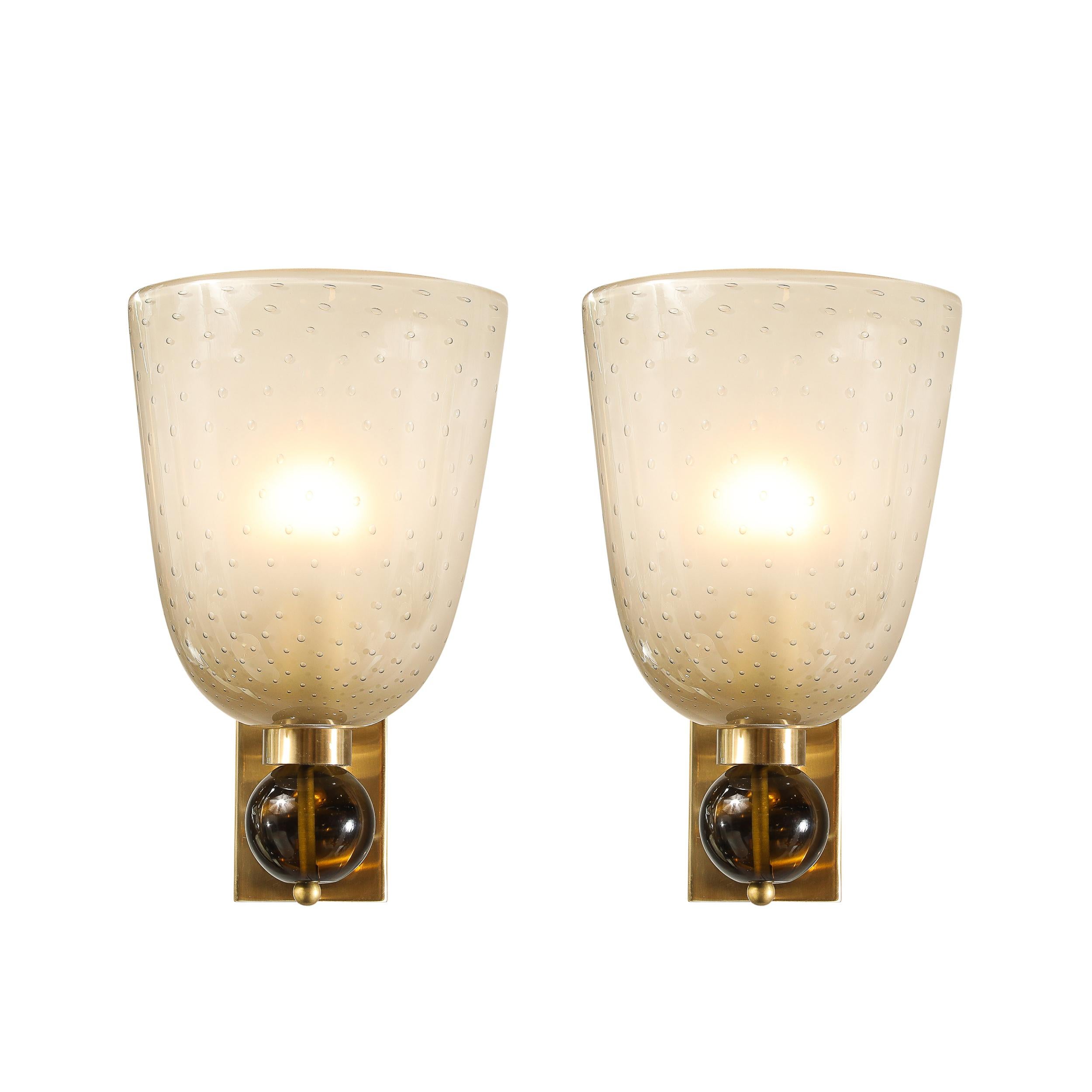 Moderne Paire d'appliques en verre dépoli de Murano soufflé à la main avec détails de Murine et de goutte orbitale en vente