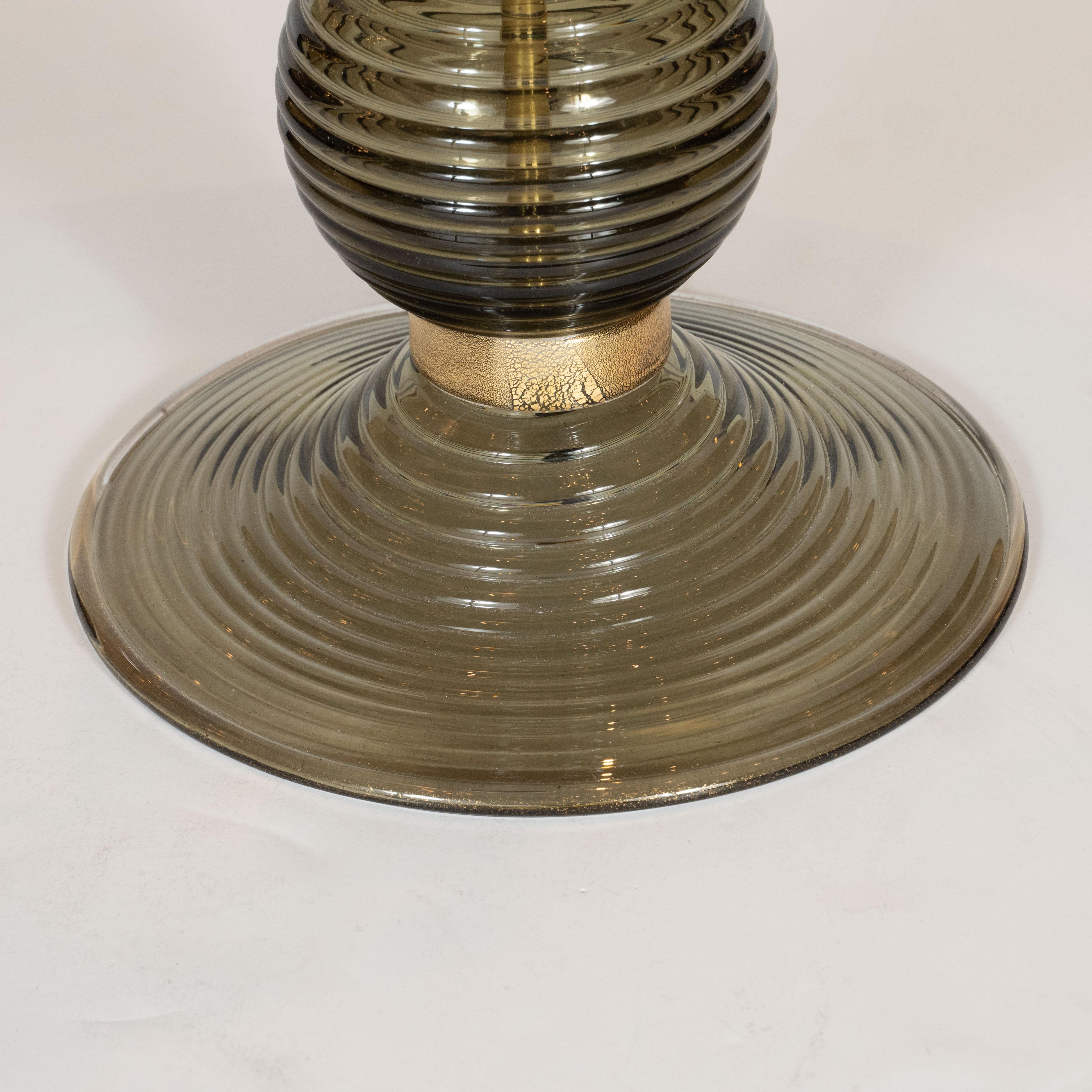 Paire de lampes de Murano soufflées à la main, de couleur mousse fumée, avec des bandes en or 24 carats en vente 1