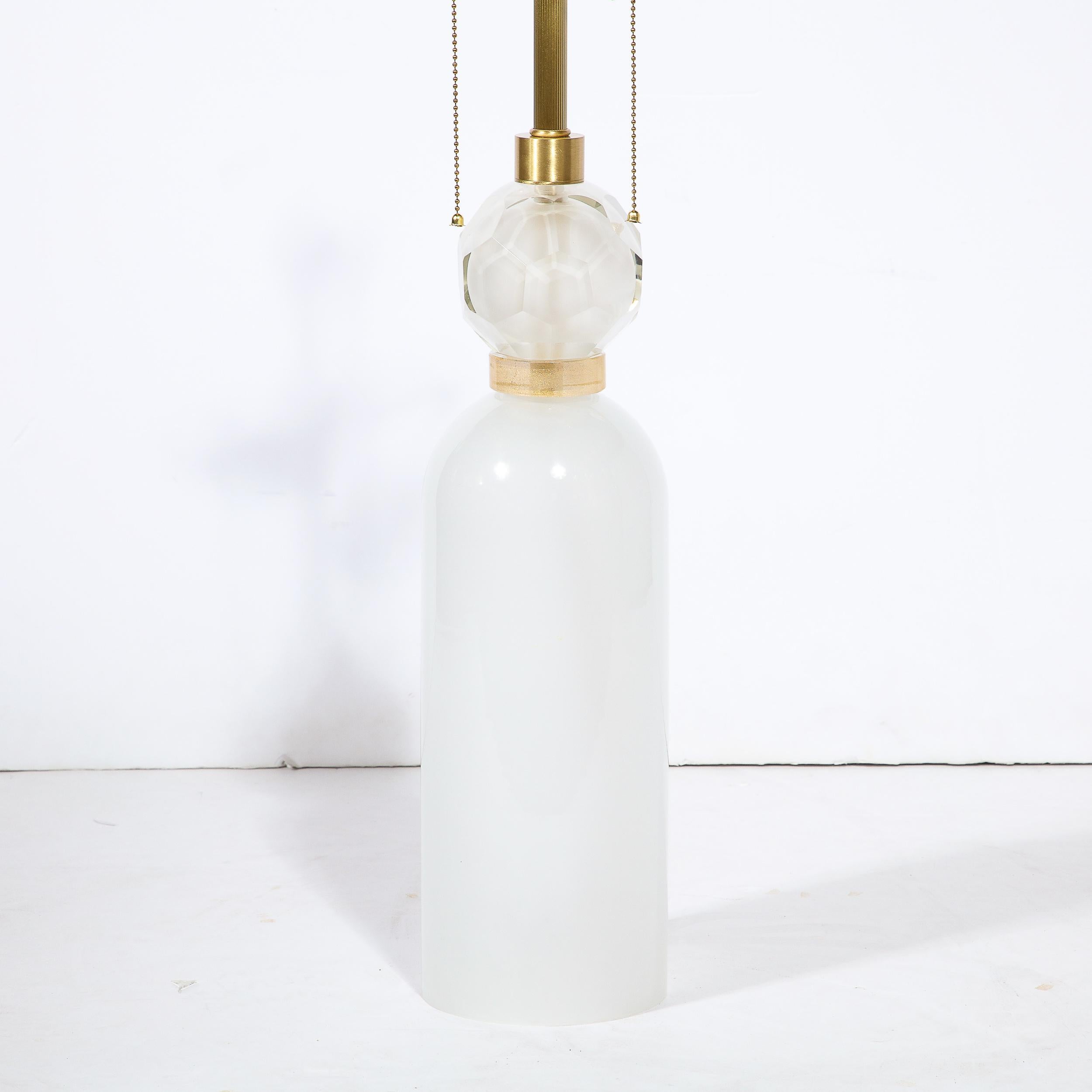 Paar mundgeblasene Lampen aus weiem Muranoglas mit 24-kartigem Goldband-Details (21. Jahrhundert und zeitgenössisch) im Angebot