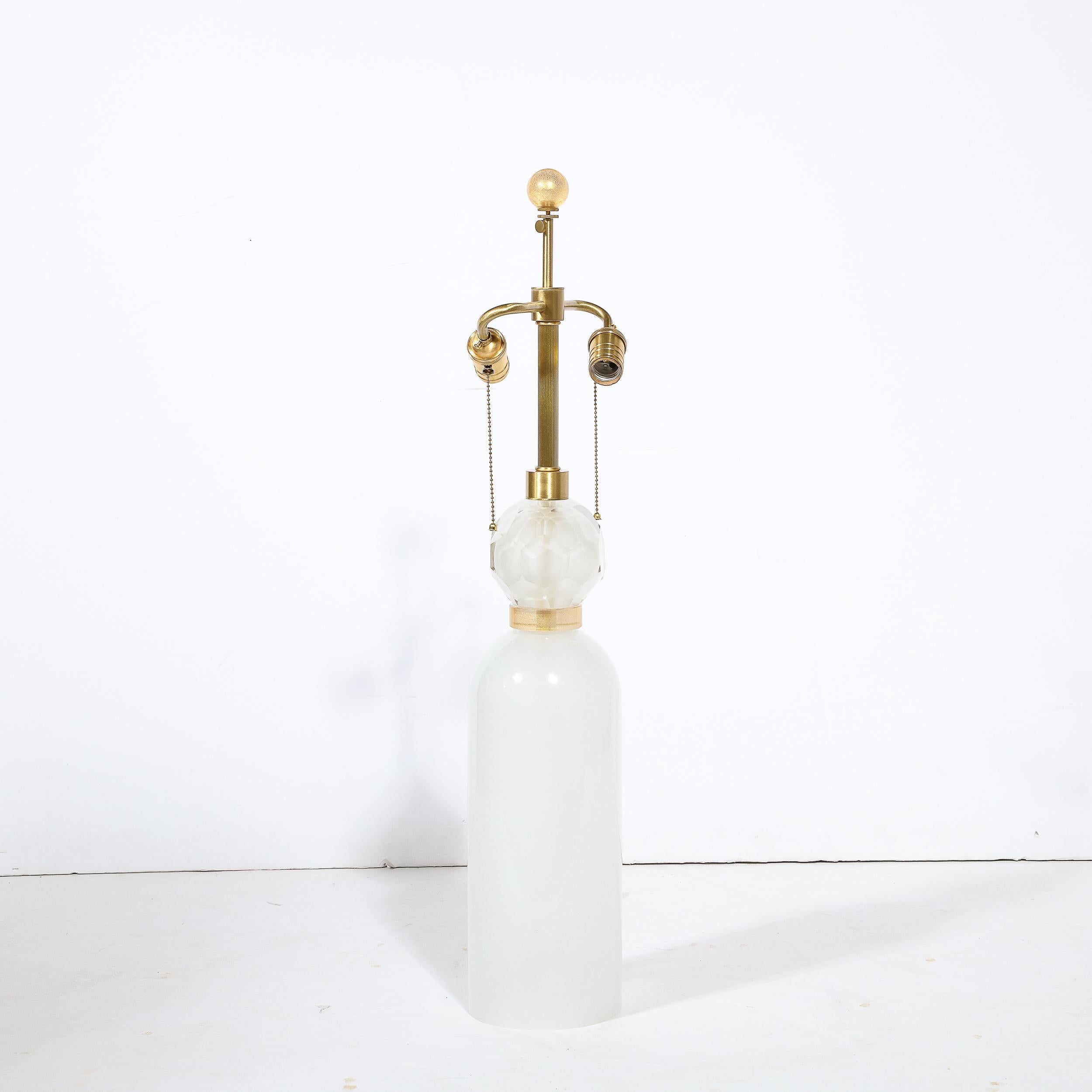 Paar mundgeblasene Lampen aus weiem Muranoglas mit 24-kartigem Goldband-Details im Angebot 1