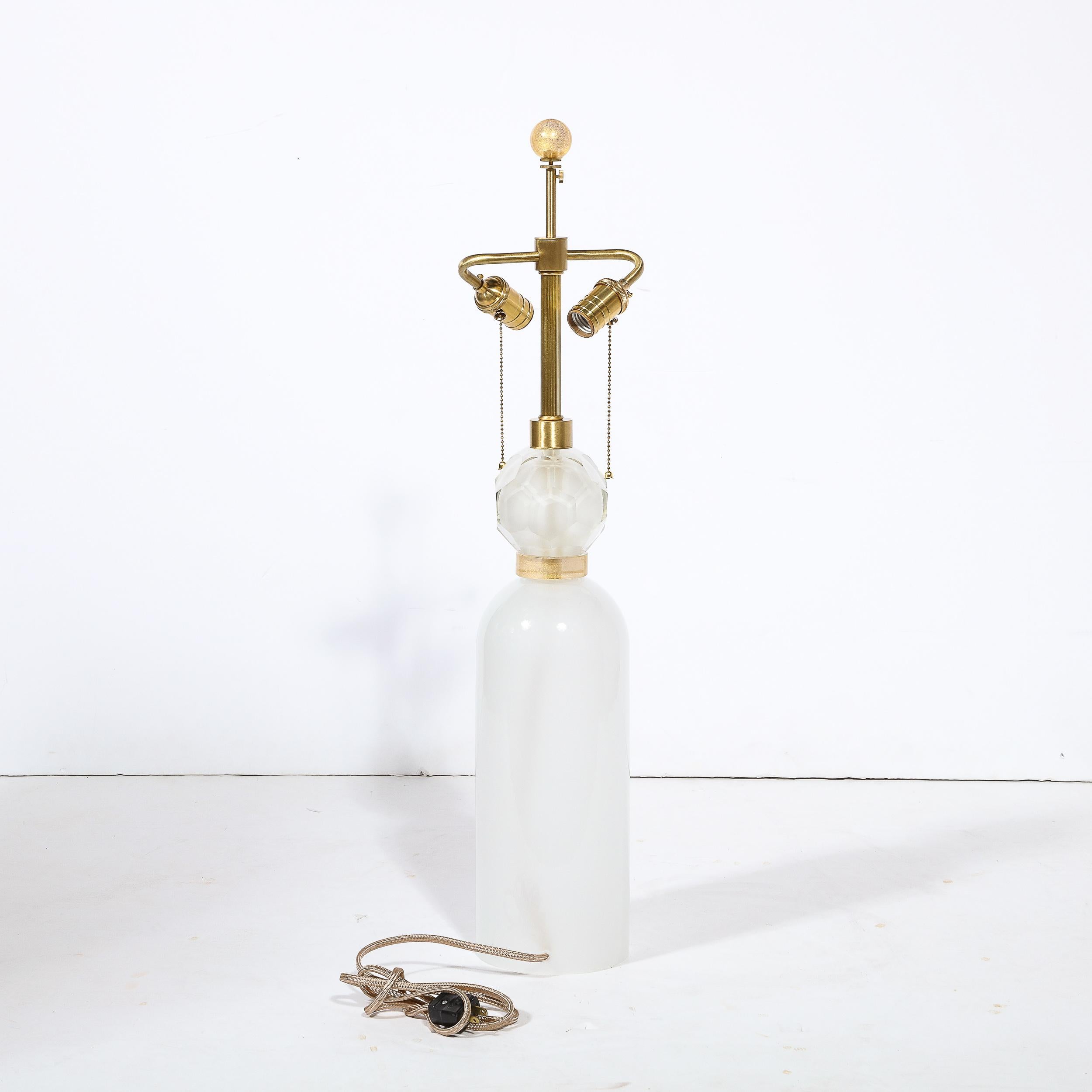 Paar mundgeblasene Lampen aus weiem Muranoglas mit 24-kartigem Goldband-Details im Angebot 3
