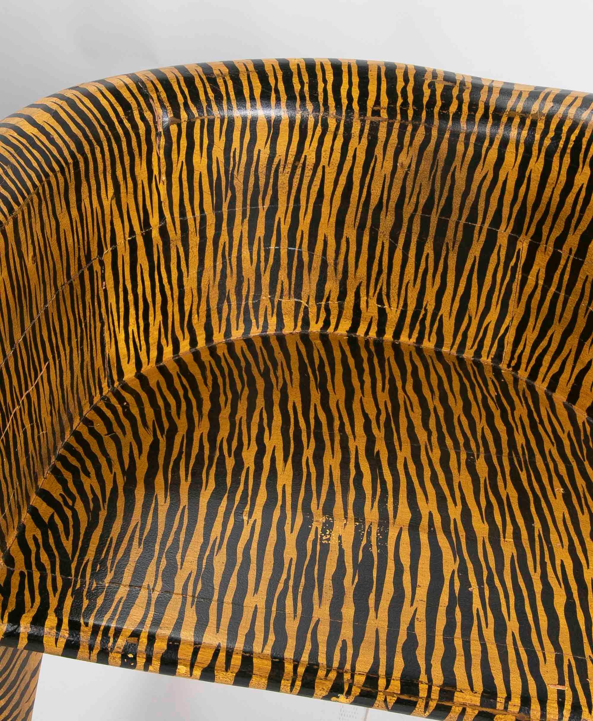 Pair of Hand-Carved and Hand-Painted Wooden Tiger Armchairs For Sale 6