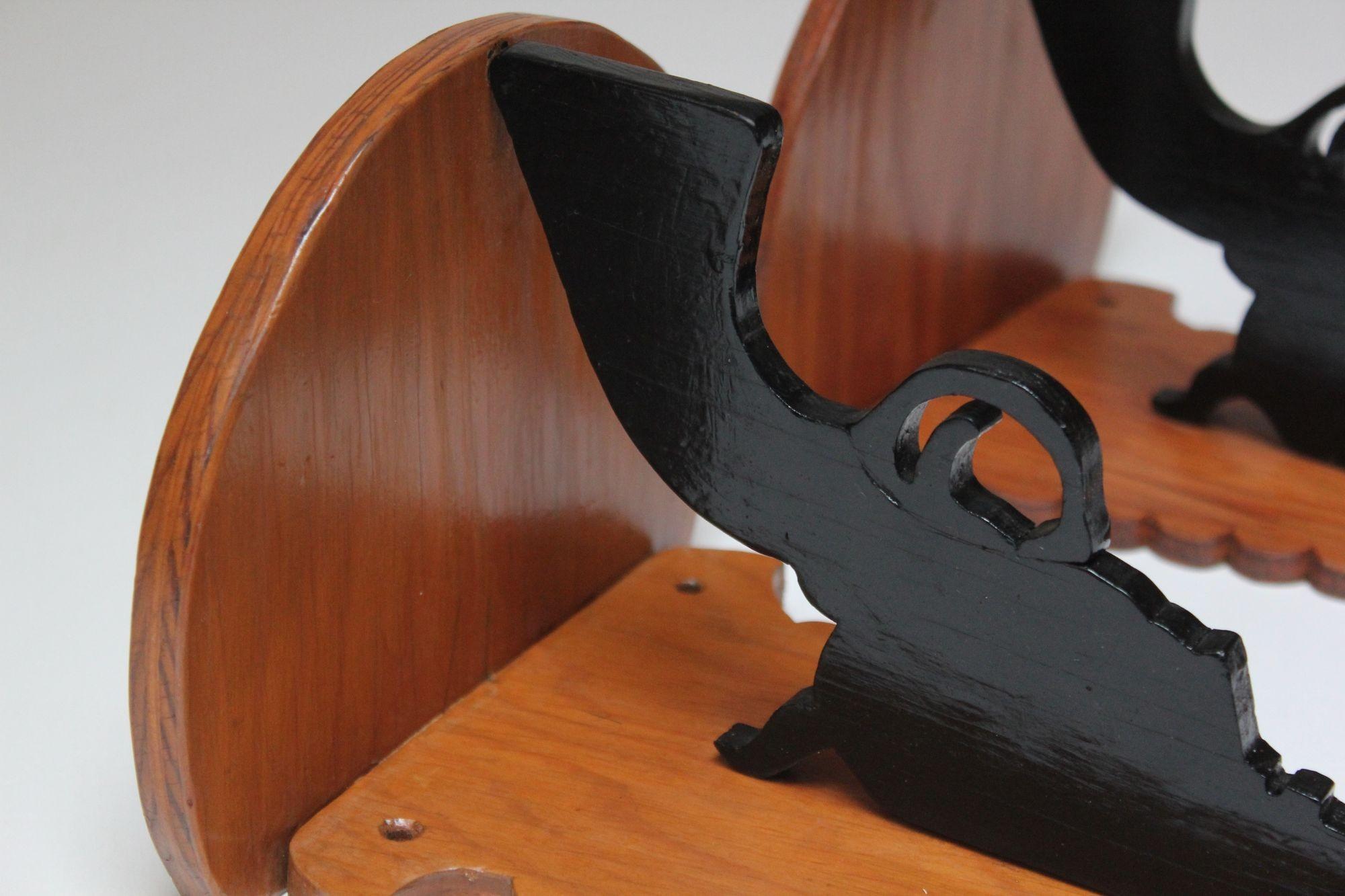 Pair of Hand-Carved and Painted Folk Art Pistol Wall Brackets / Corner Shelves For Sale 3