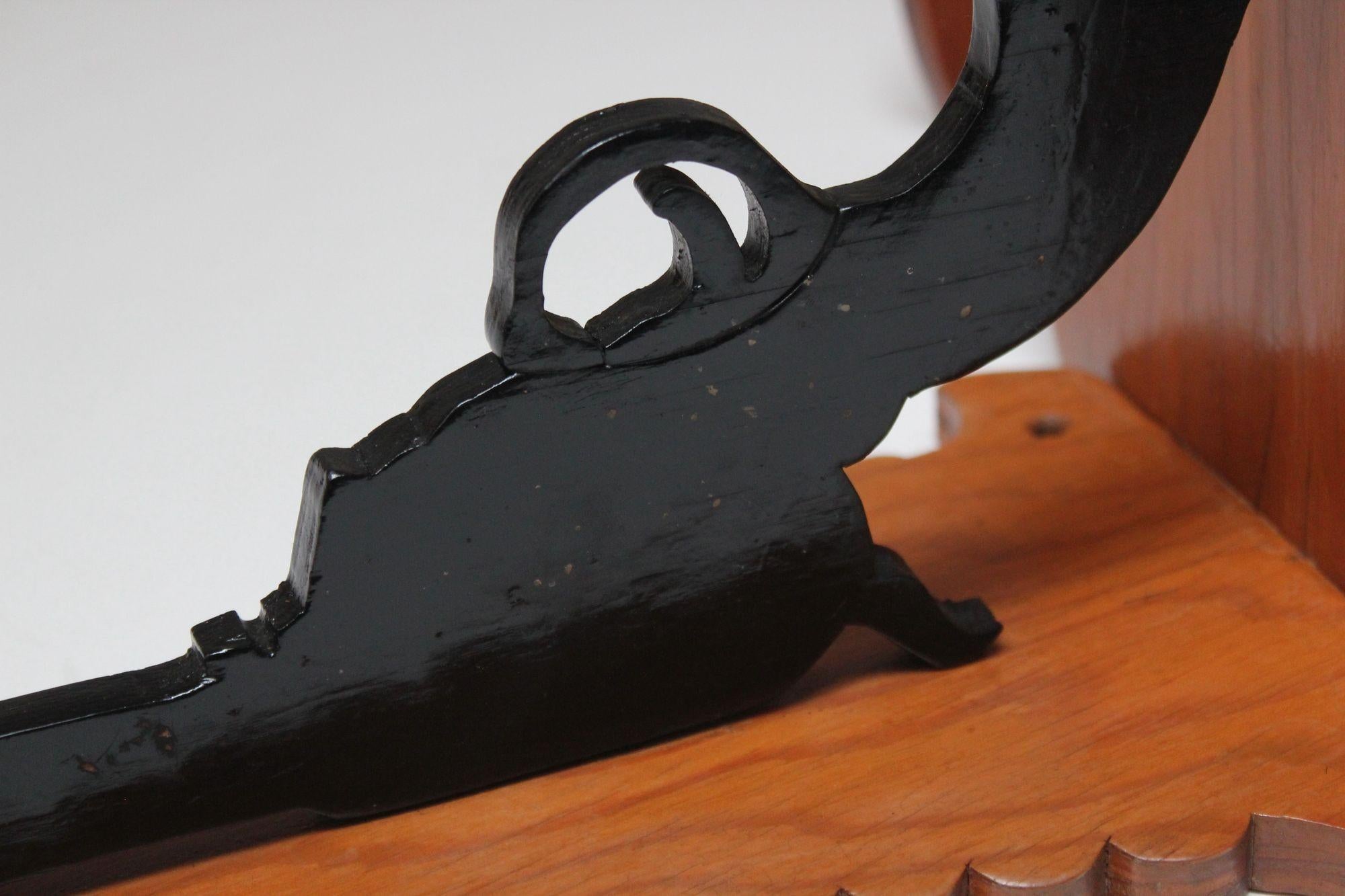 Pair of Hand-Carved and Painted Folk Art Pistol Wall Brackets / Corner Shelves For Sale 4