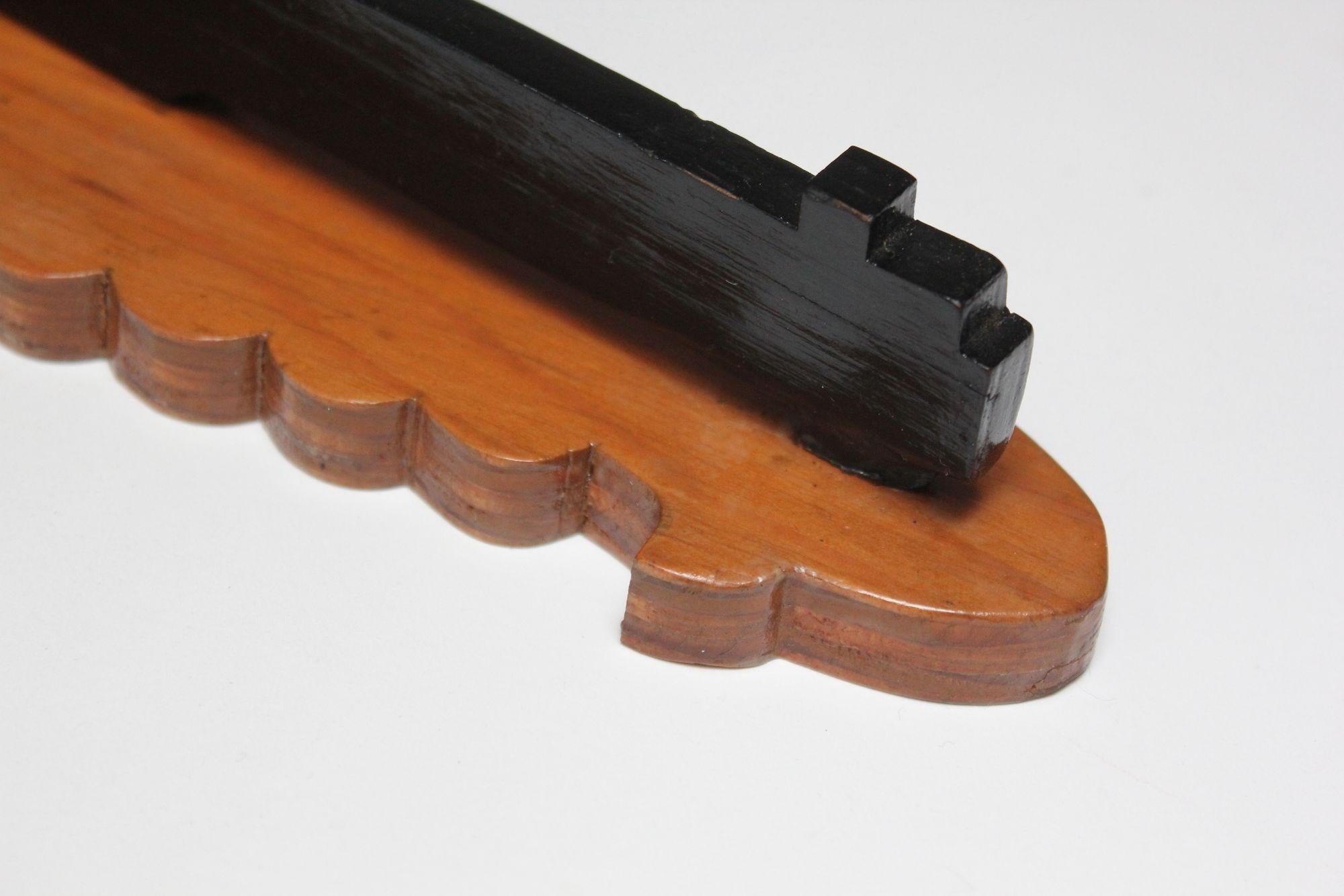 Pair of Hand-Carved and Painted Folk Art Pistol Wall Brackets / Corner Shelves For Sale 6