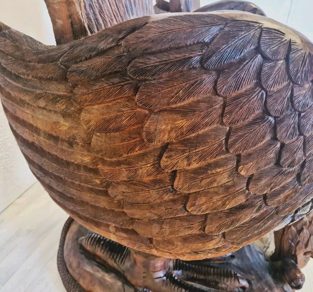 Francese Coppia di poltrone trono d'aquila intagliate a mano in vendita
