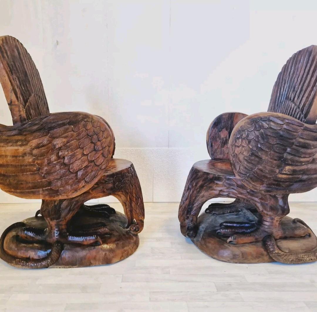 Coppia di poltrone trono d'aquila intagliate a mano In condizioni buone in vendita a Buxton, GB