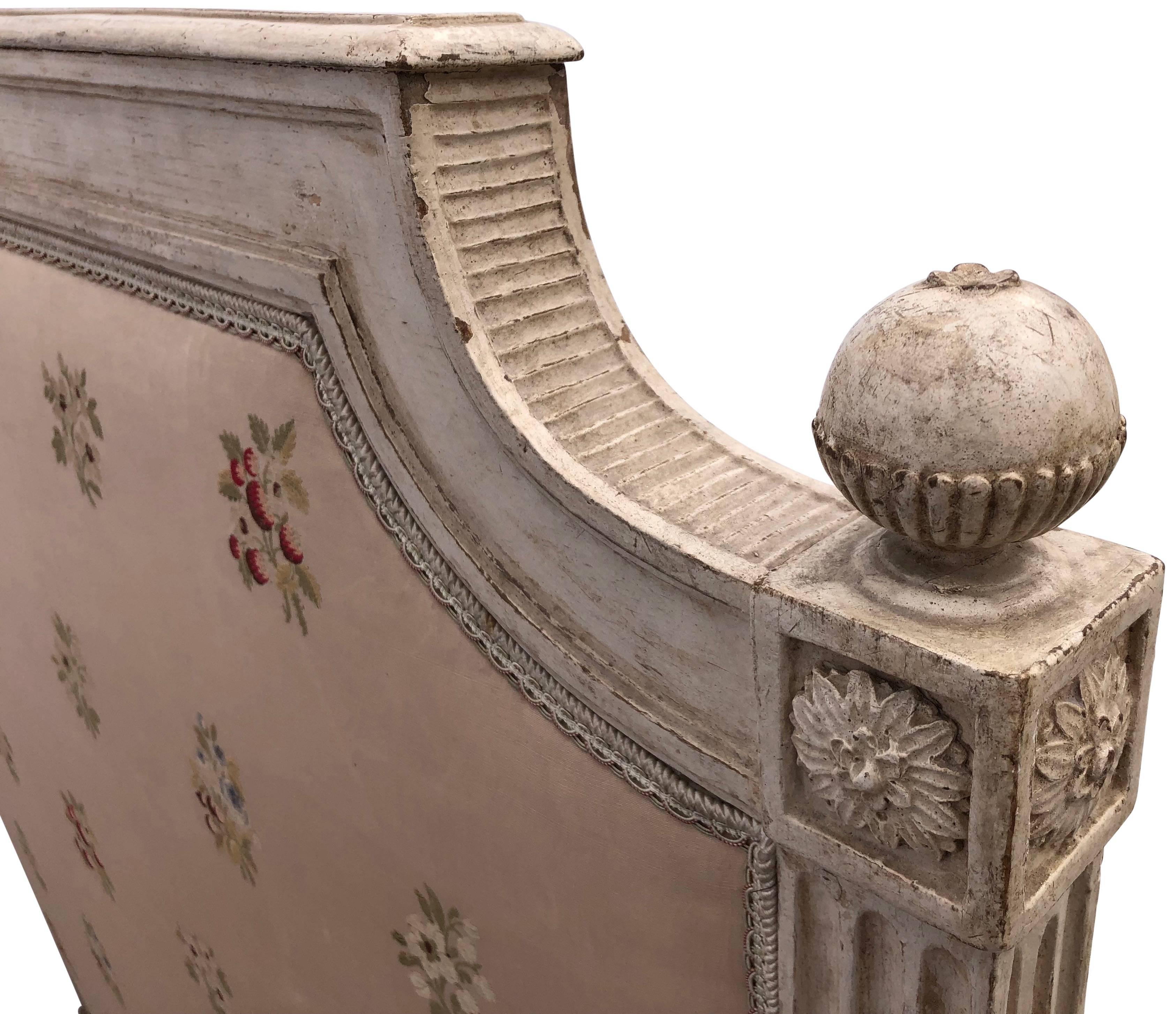 Pair of Hand-Carved French Louis XVI Beds by J.B. Boulard Original Paint, 1700s For Sale 7