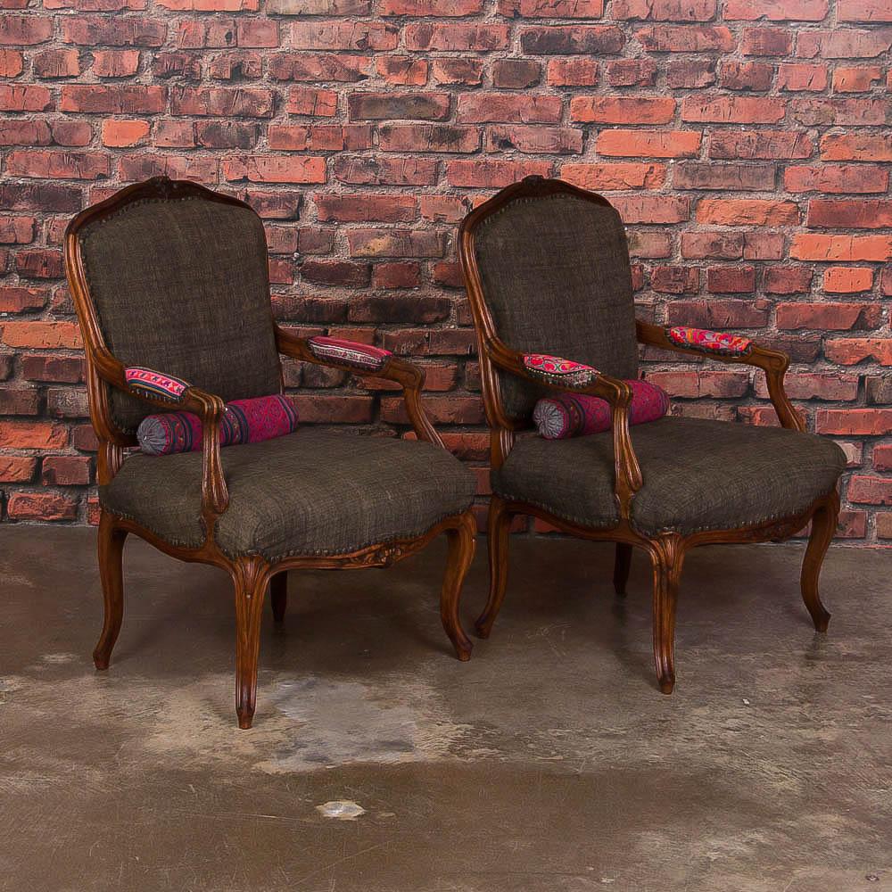 Pair of Hand-Carved French Walnut Fautuils or Armchairs In Good Condition In Round Top, TX