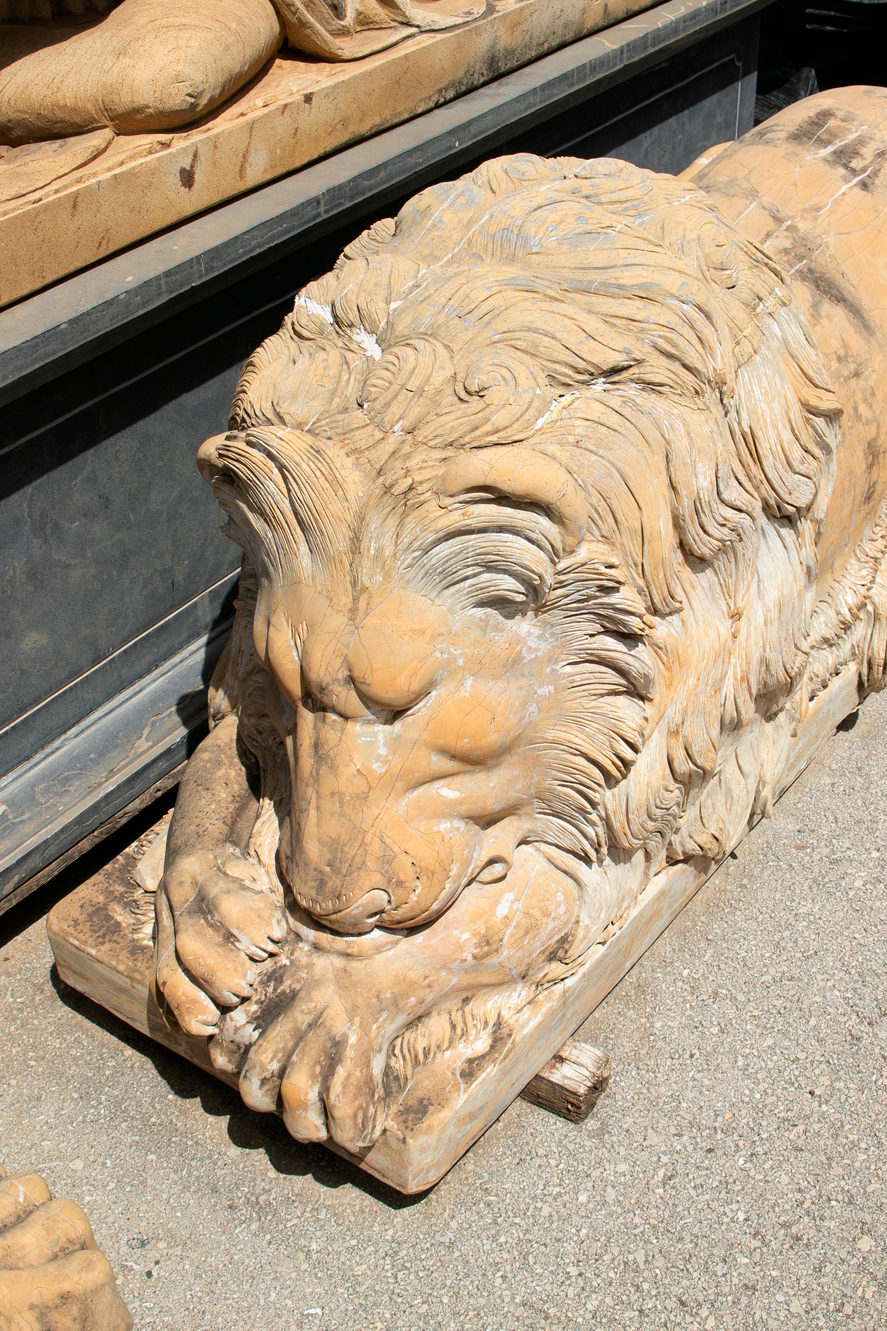 20th Century Pair of Hand Carved Giallo Cream Marble Lying Lions