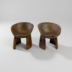 Coppia di sedie con tronco di albero intagliato a mano