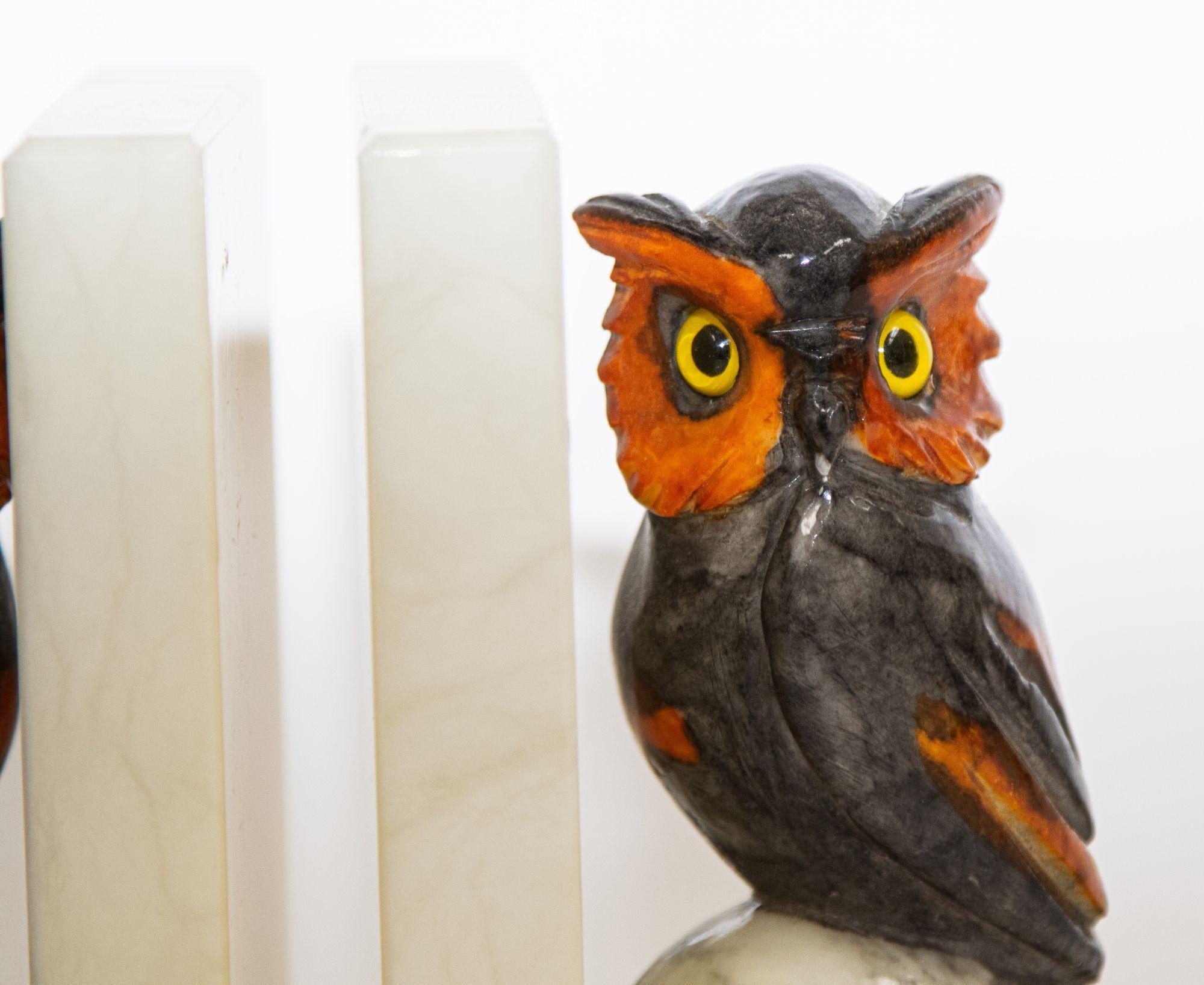 Beautiful midcentury Italian hand-carved alabaster owl bookends.
Hand carved alabaster owls hand-painted in black and red with the original glass eyes on a white marble base.
These Italian hand-sculpted marble owls are beautiful in shape and color