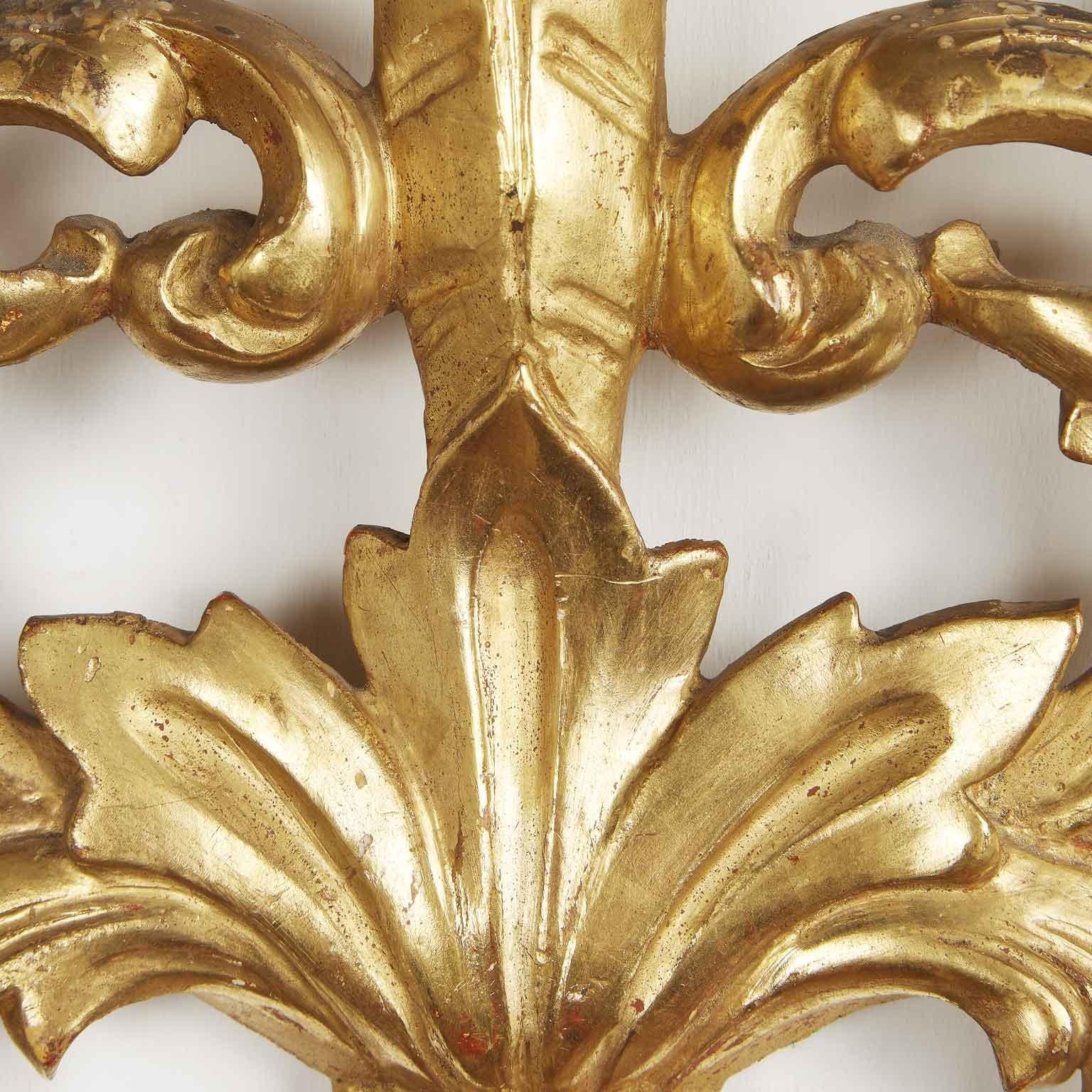 Pair of Italian Baroque Giltwood Wall Candelabra 19th Century Carved Sconces For Sale 2