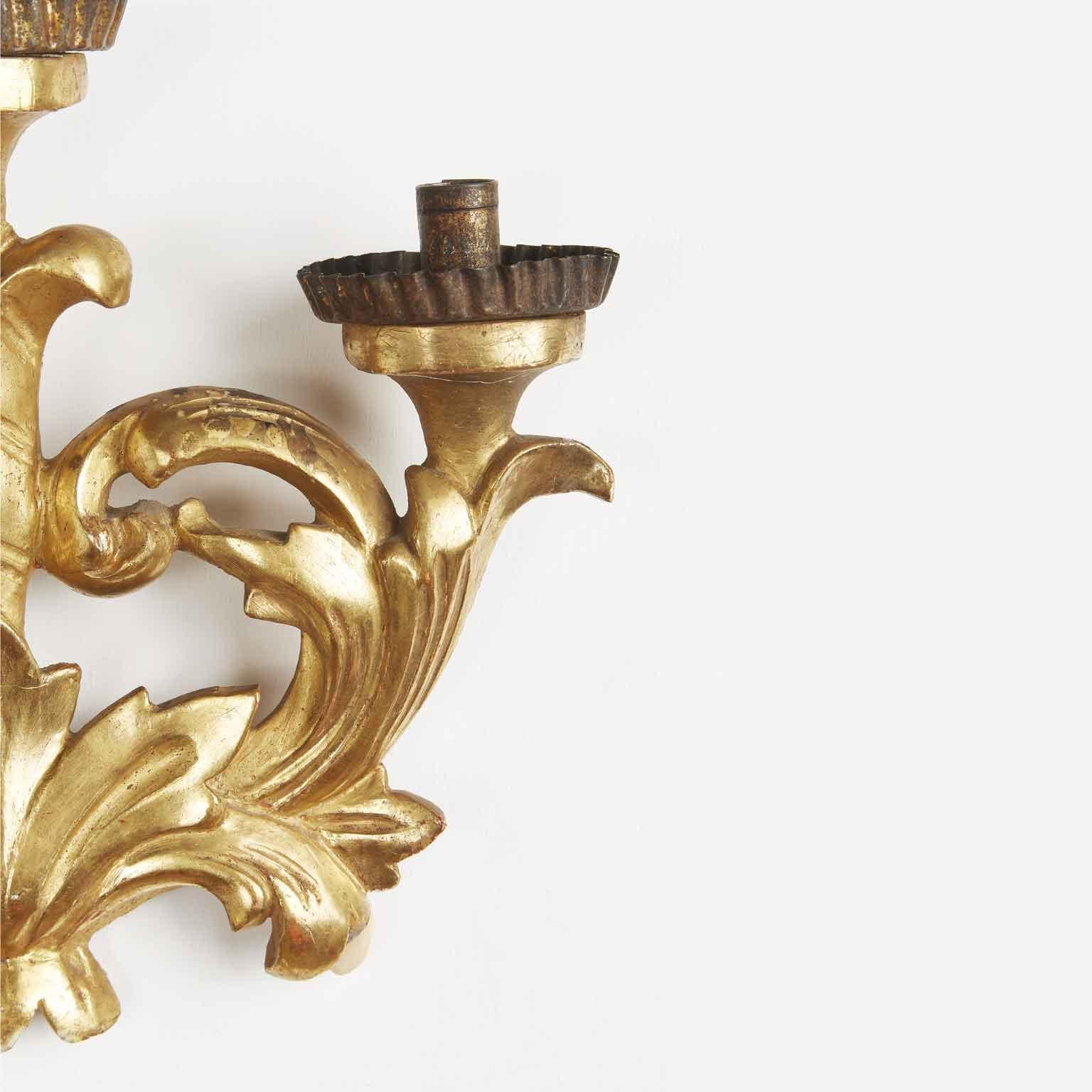Pair of Italian Baroque Giltwood Wall Candelabra 19th Century Carved Sconces For Sale 4