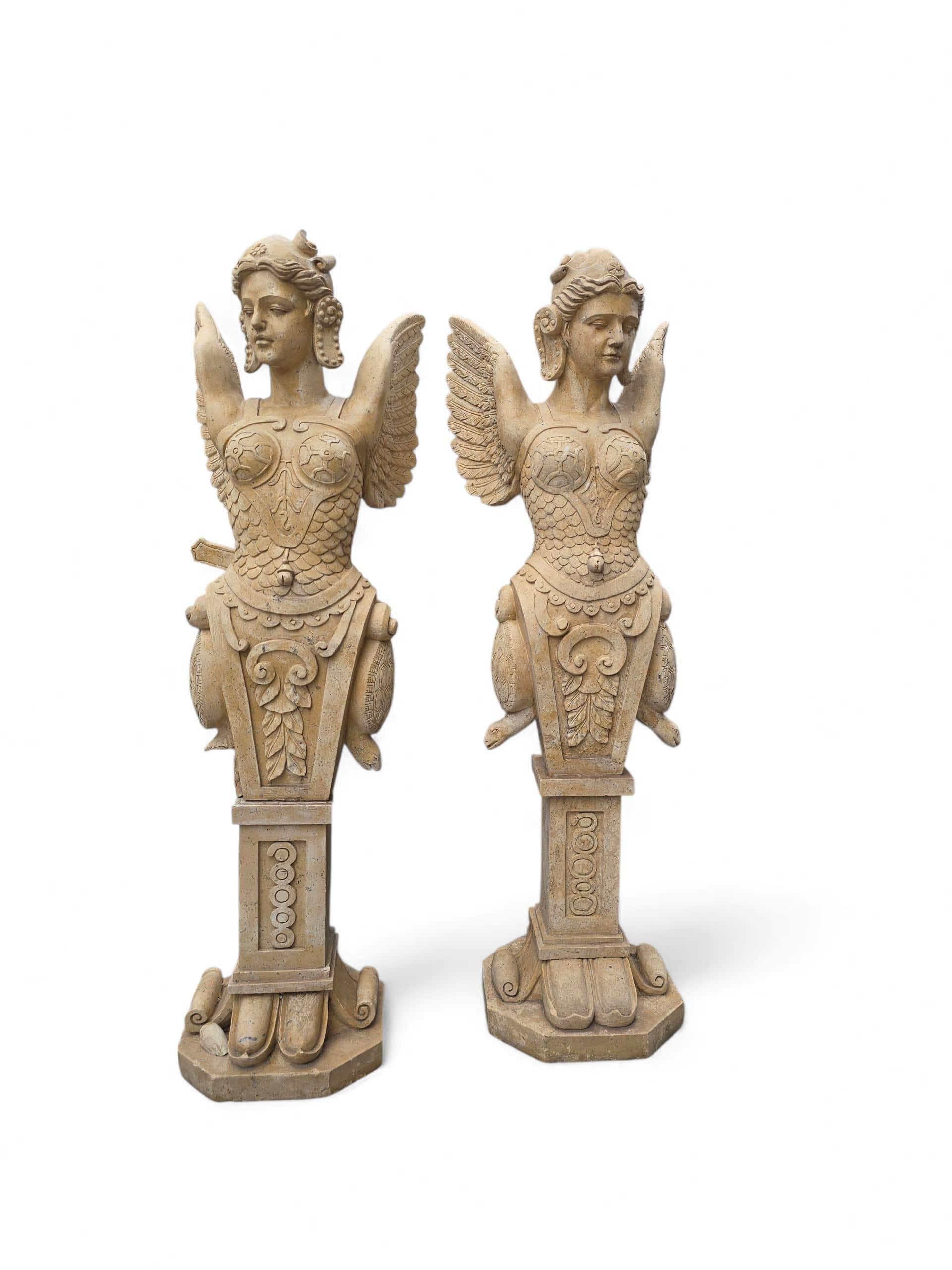Pair of Hand-Carved Italian Marble Allegorical Winged Figures In Good Condition For Sale In Madrid, ES
