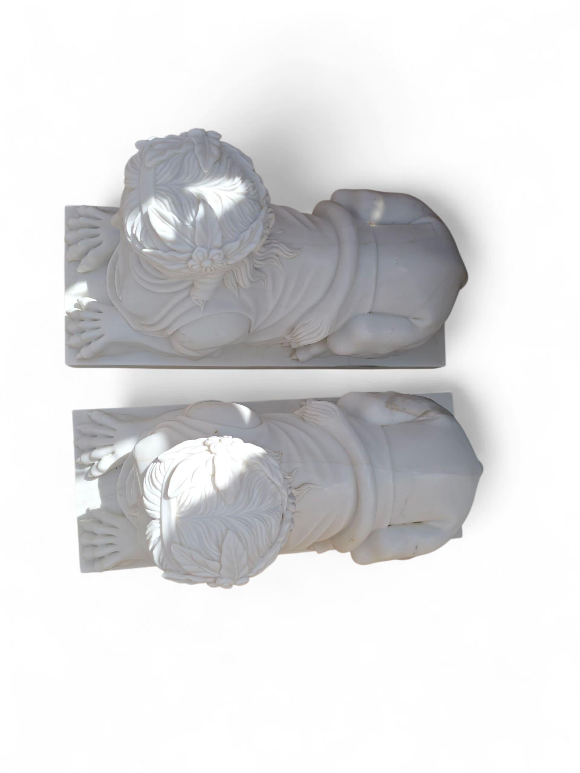 Marbre Paire de sculptures de sphinx égyptien en marbre blanc italien sculpté à la main, 20e siècle en vente