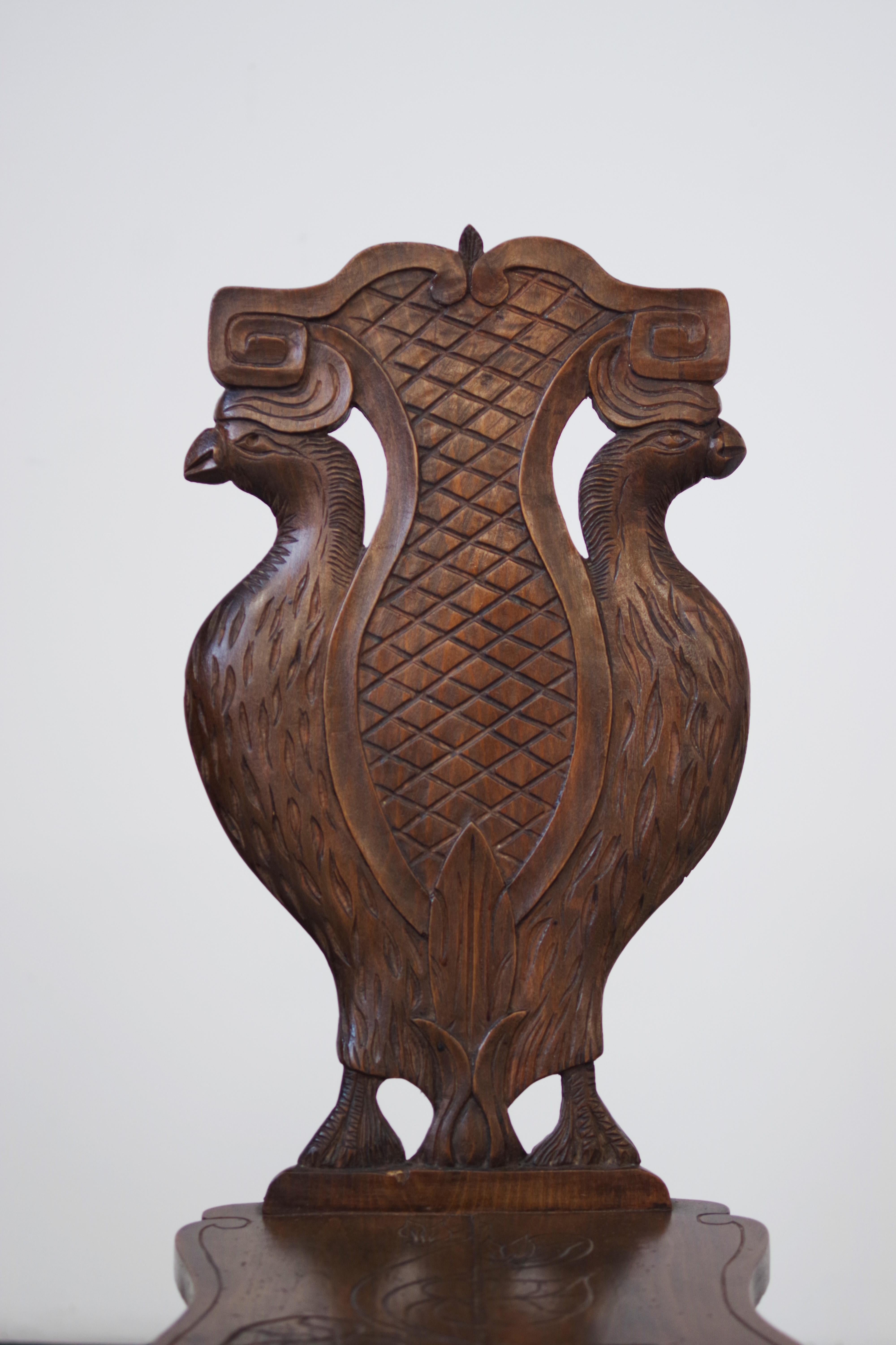Paire de chaises sculptées à la main à la fin du 19e siècle - Artisanat antique orné Bon état - En vente à Manzano, IT