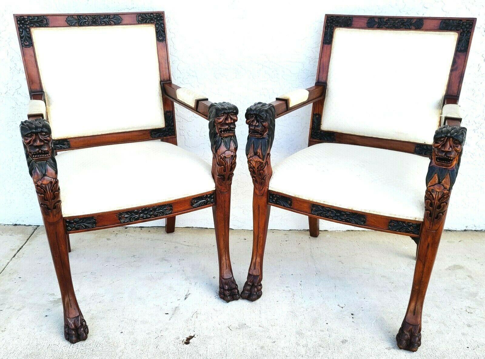 Paire de fauteuils à tête de lion en acajou sculpté à la main Bon état - En vente à Lake Worth, FL