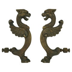 Paire de griffons en bois de pin sculptés à la main Part One