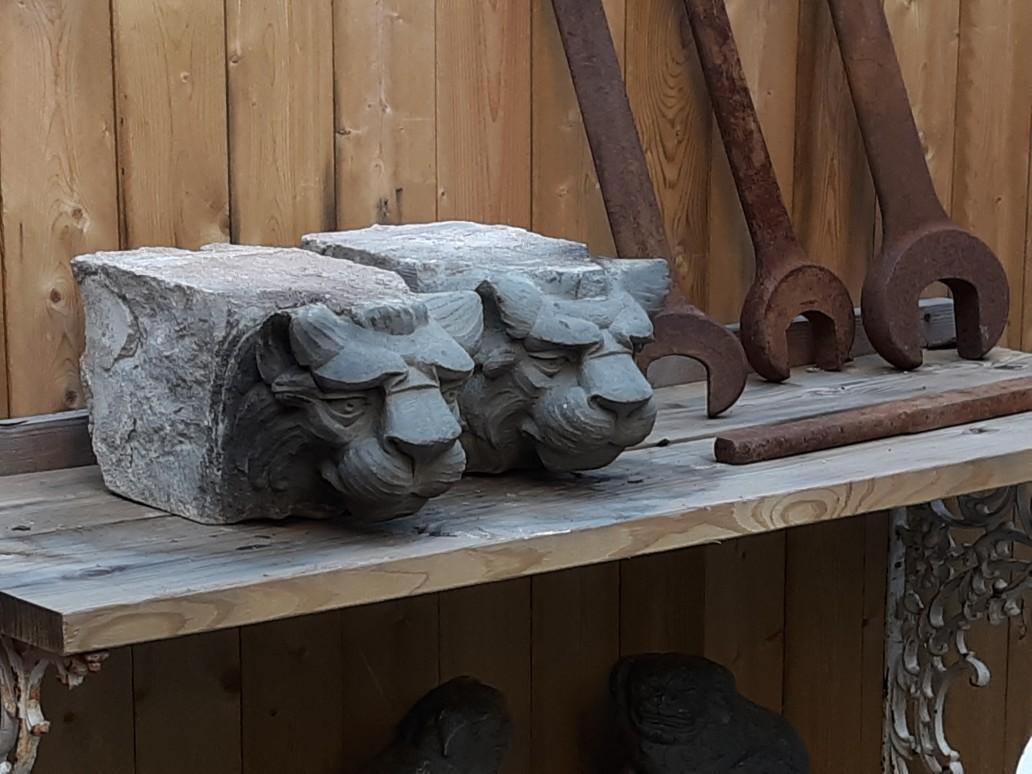 Pair of Hand Carved Stone Architectural Lion Heads In Good Condition In Lambertville, NJ