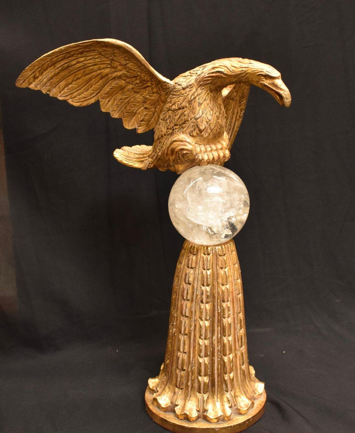 Américain Paire de sculptures d'aigle en cristal de roche et doré à l'eau, sculptées à la main en vente