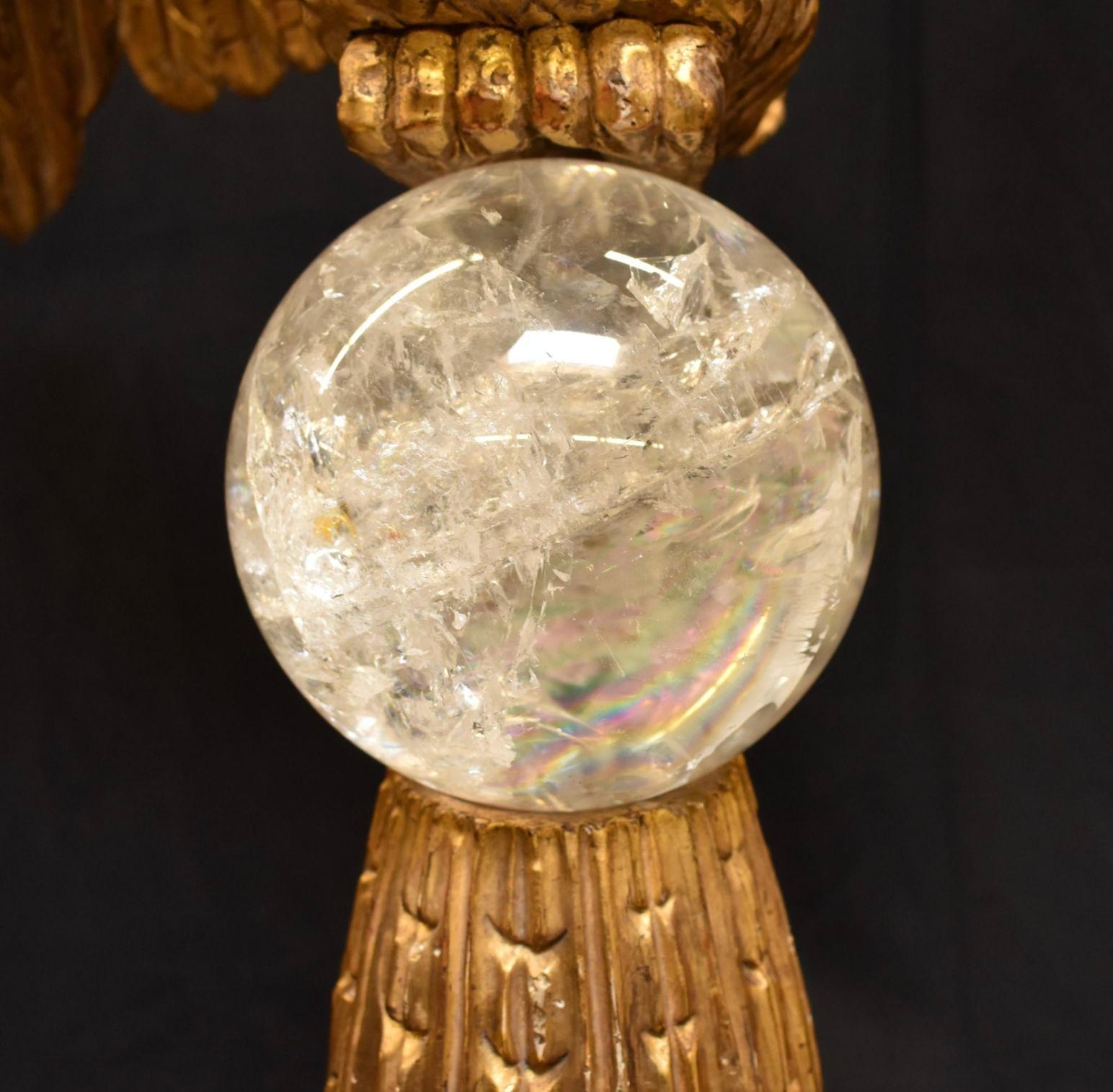Cristal de roche Paire de sculptures d'aigle en cristal de roche et doré à l'eau, sculptées à la main en vente
