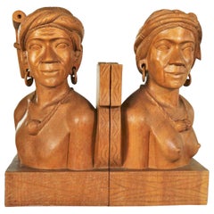 Paire de serre-livres en bois sculpté à la main - Figurines tribales masculines et féminines