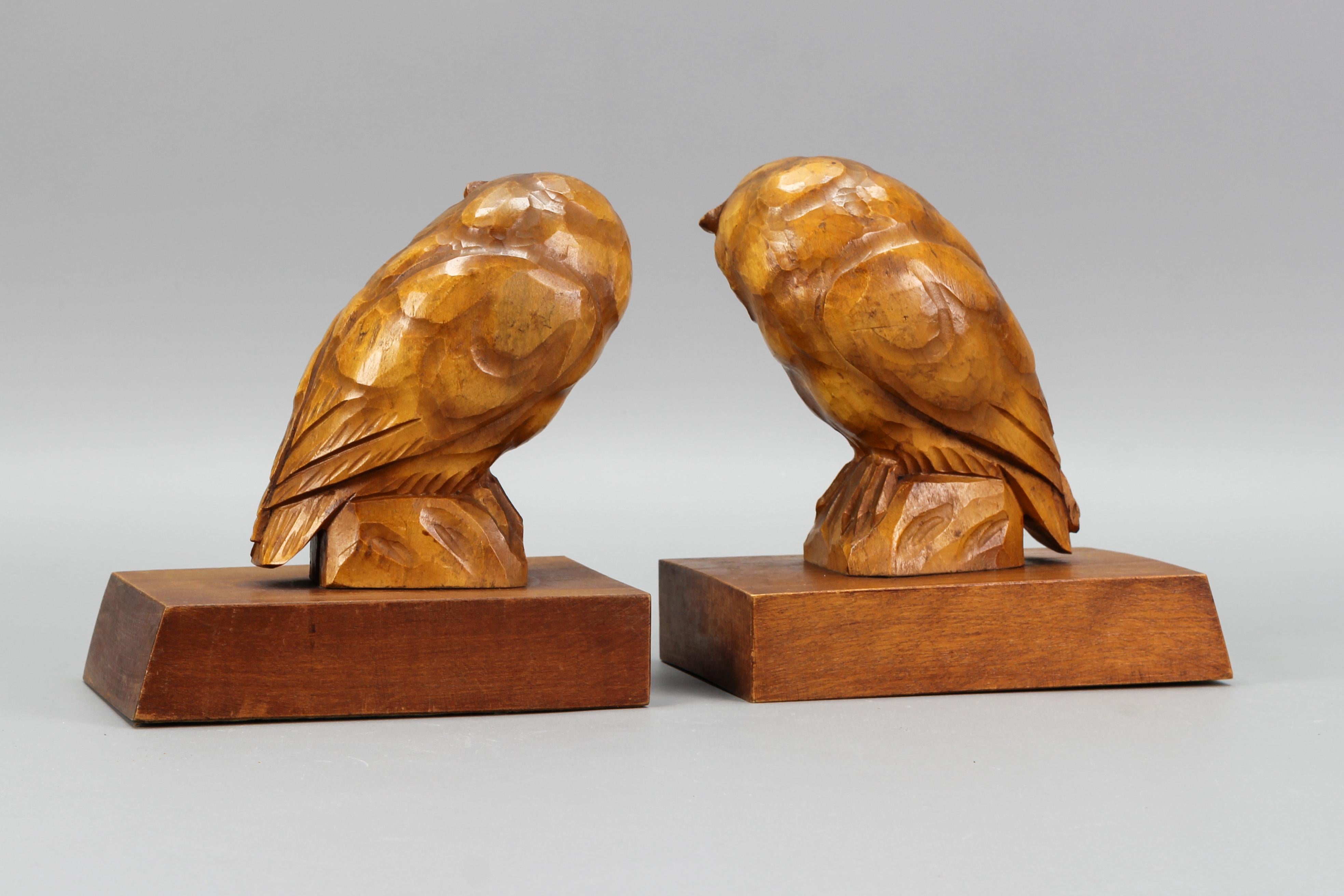 Pair of Hand Carved Wooden Bookends Owls, Germany For Sale 4