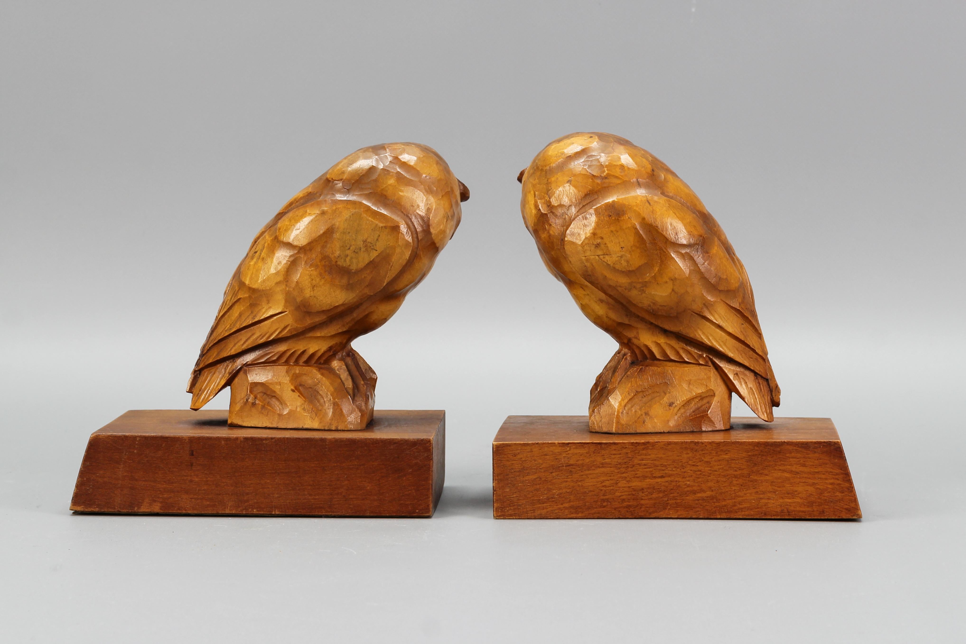 Pair of Hand Carved Wooden Bookends Owls, Germany For Sale 5