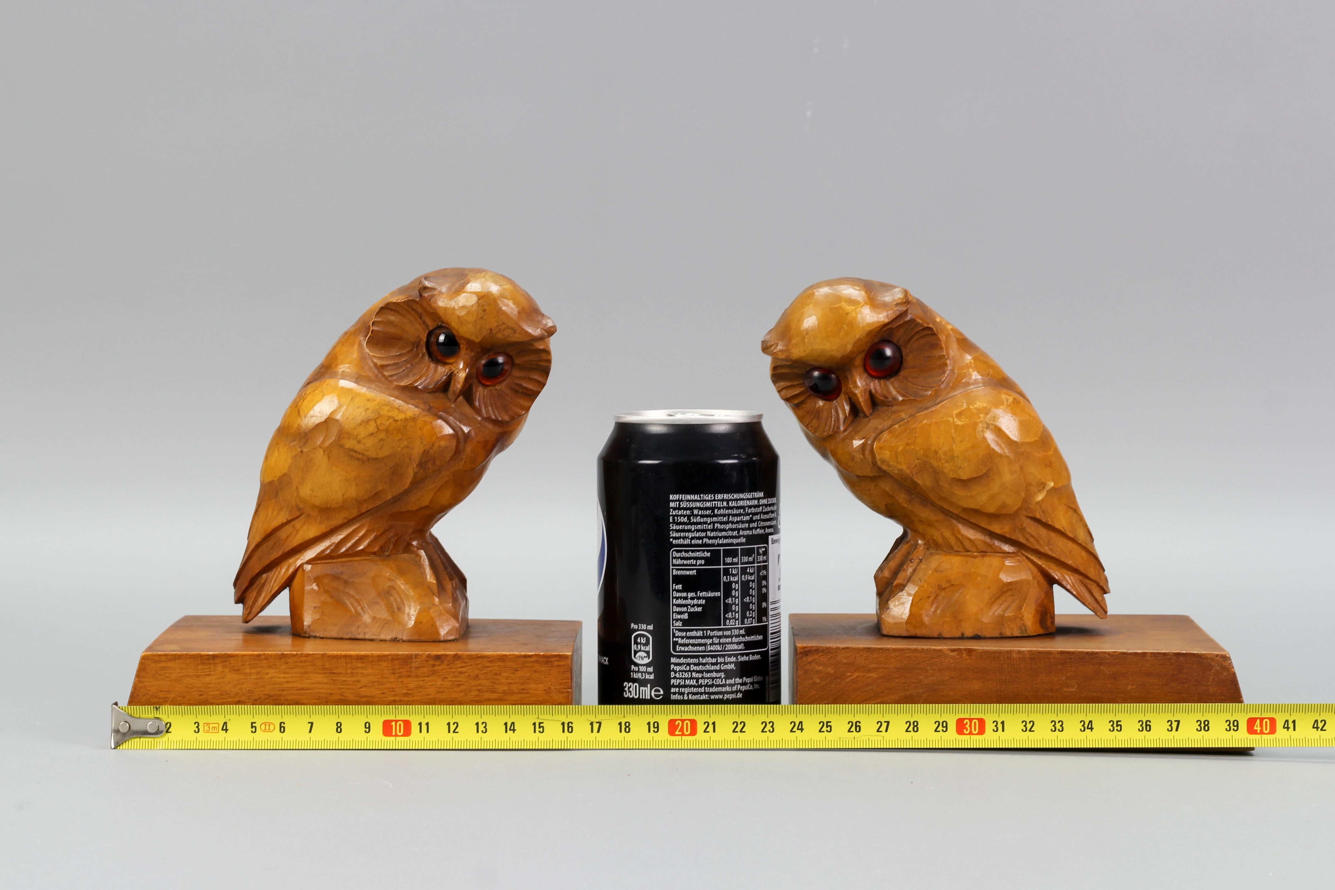 Pair of Hand Carved Wooden Bookends Owls, Germany For Sale 7