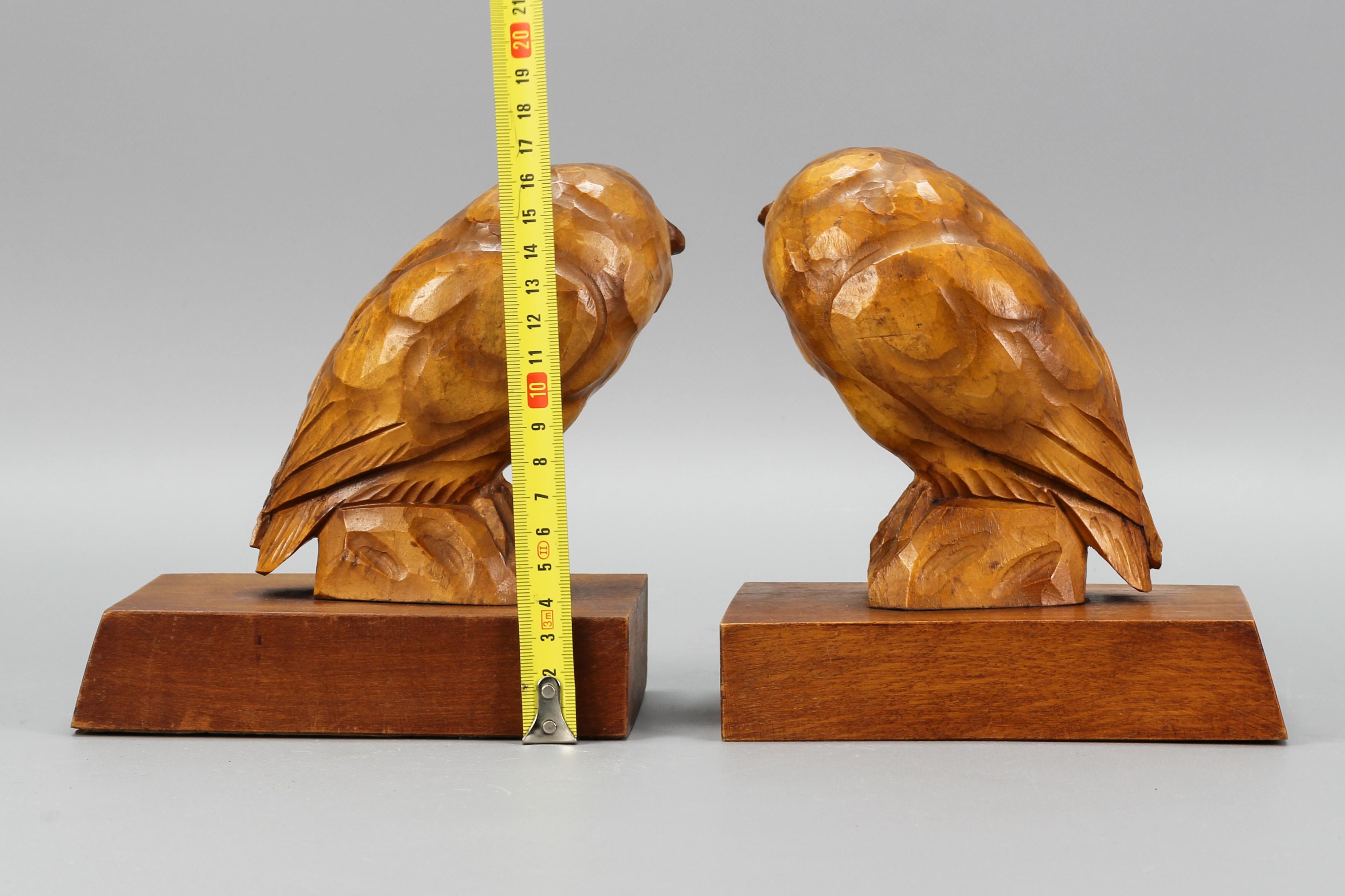 Pair of Hand Carved Wooden Bookends Owls, Germany For Sale 8