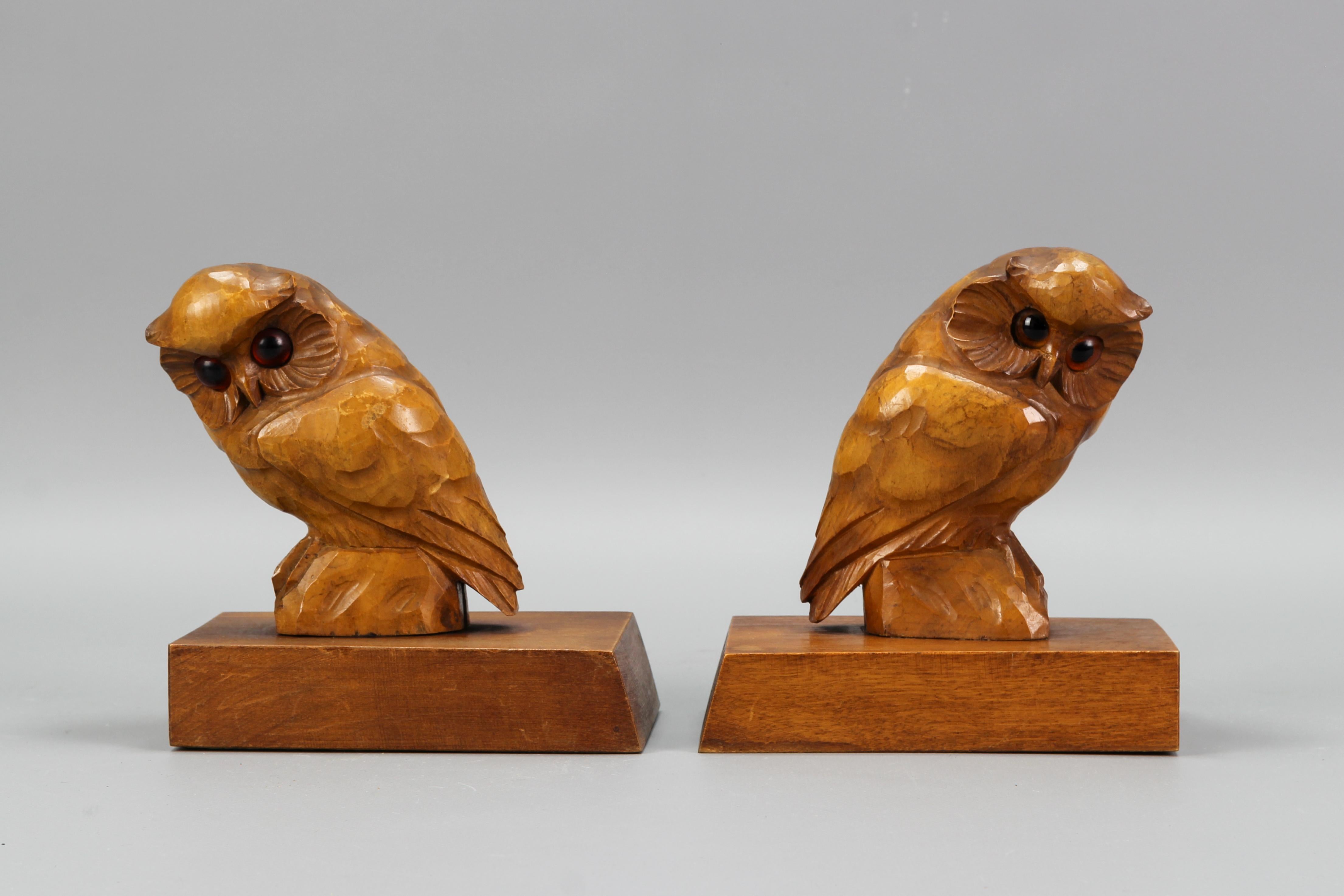 Pair of Hand Carved Wooden Bookends Owls, Germany For Sale 12