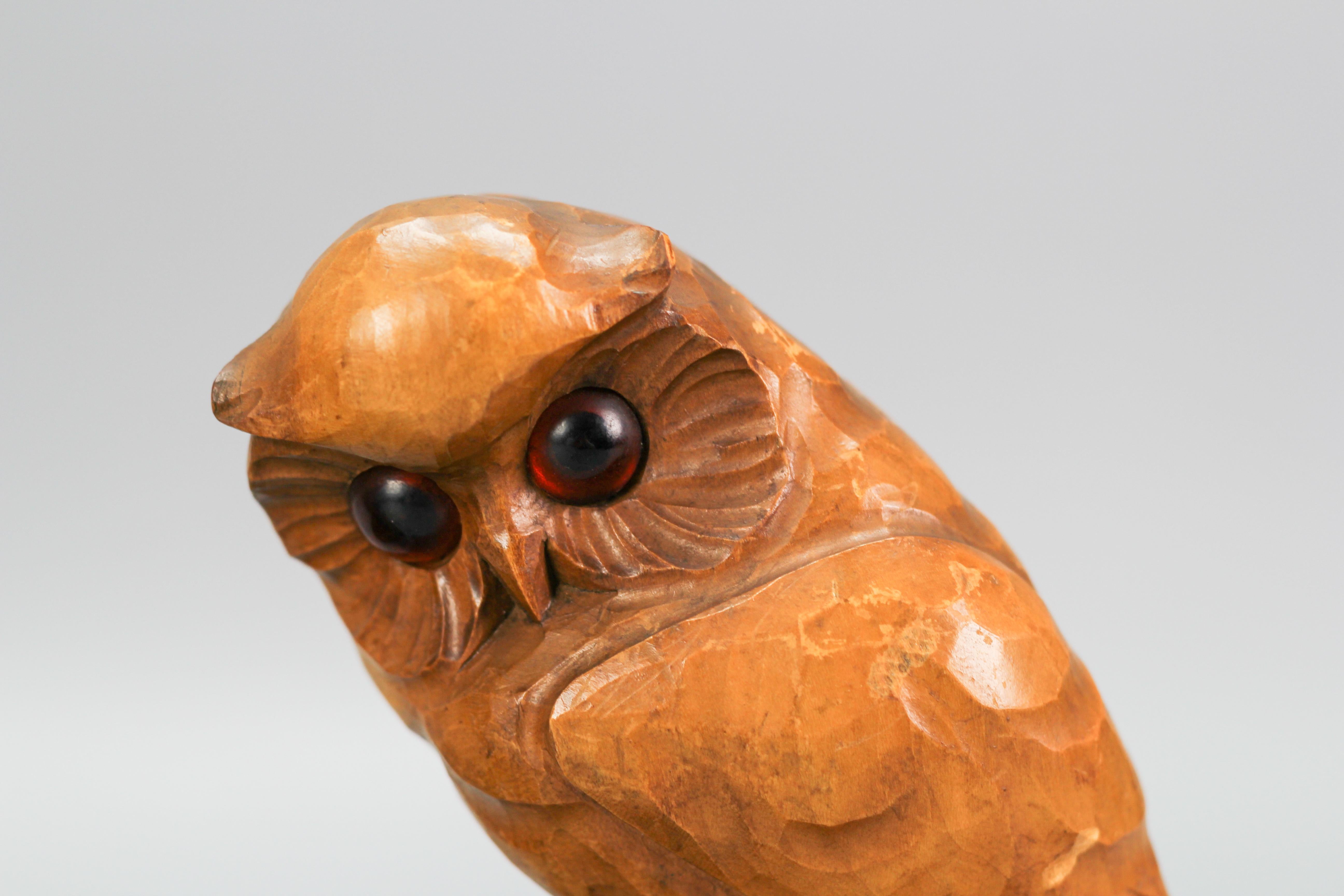 Mid-20th Century Pair of Hand Carved Wooden Bookends Owls, Germany For Sale