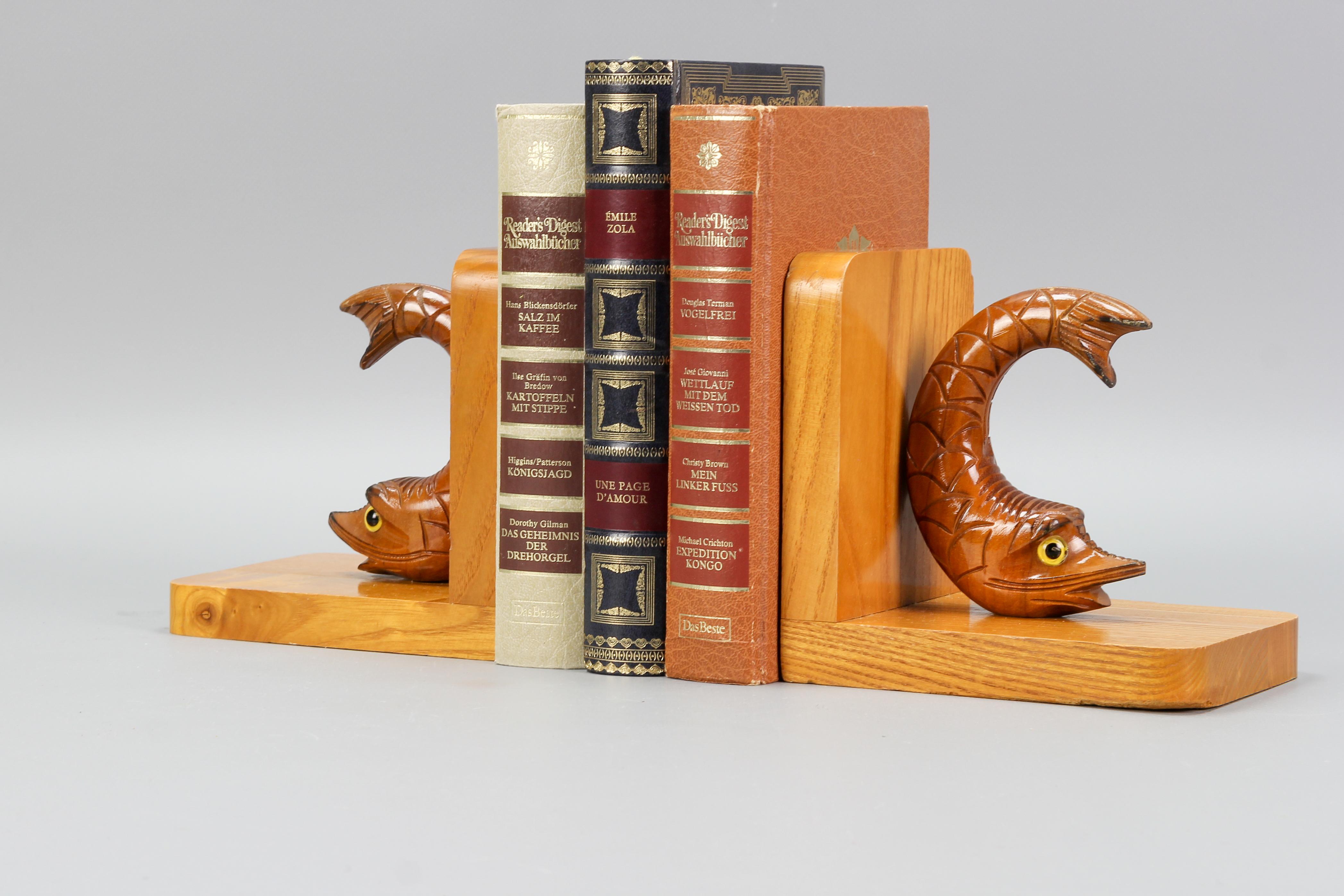 Mid-Century Modern Pair of Hand Carved Wooden Bookends Sturgeons, Germany, 1970s For Sale