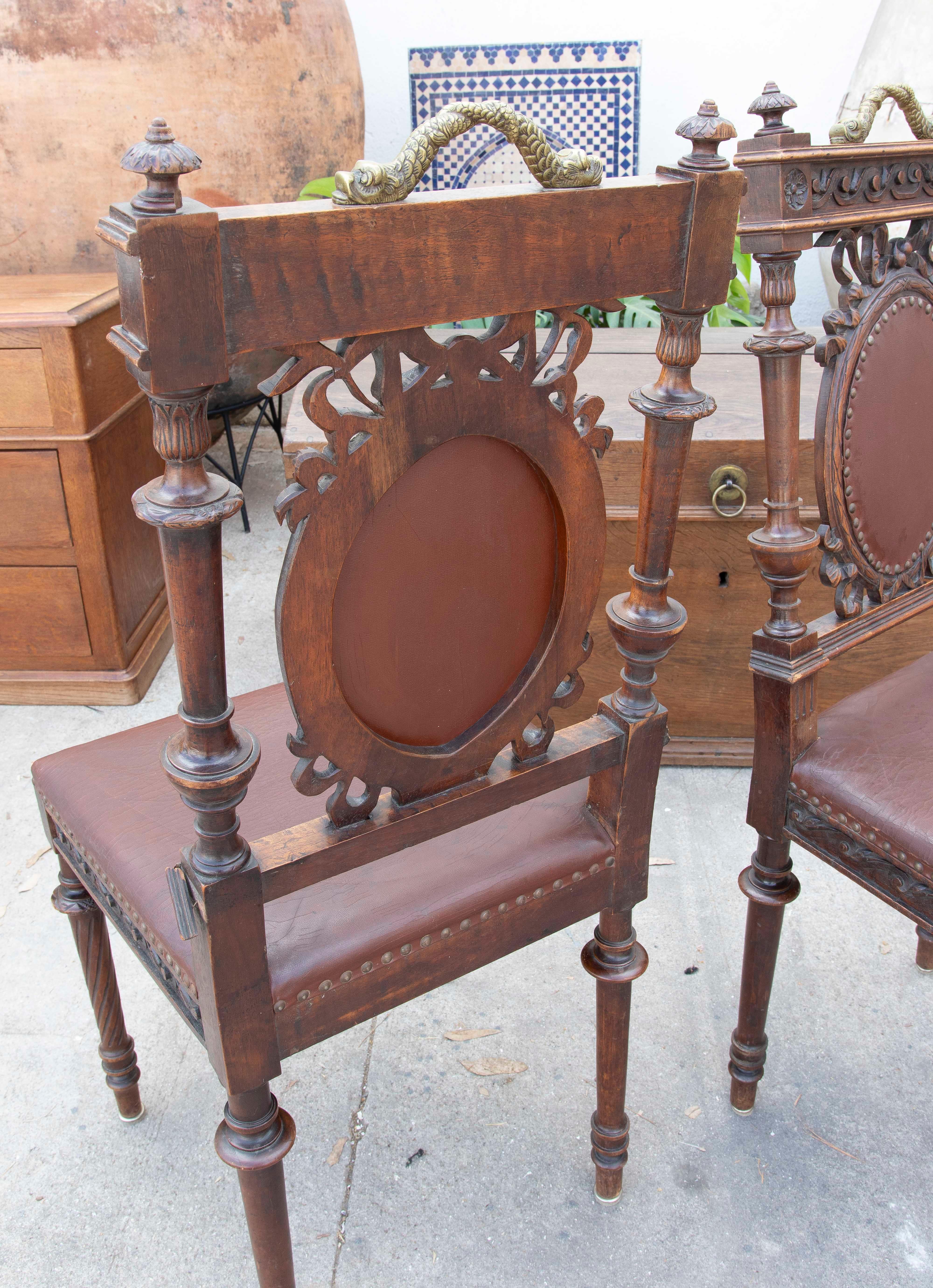 20ième siècle Paire de chaises en bois sculptées à la main avec décoration de poissons en bronze en vente