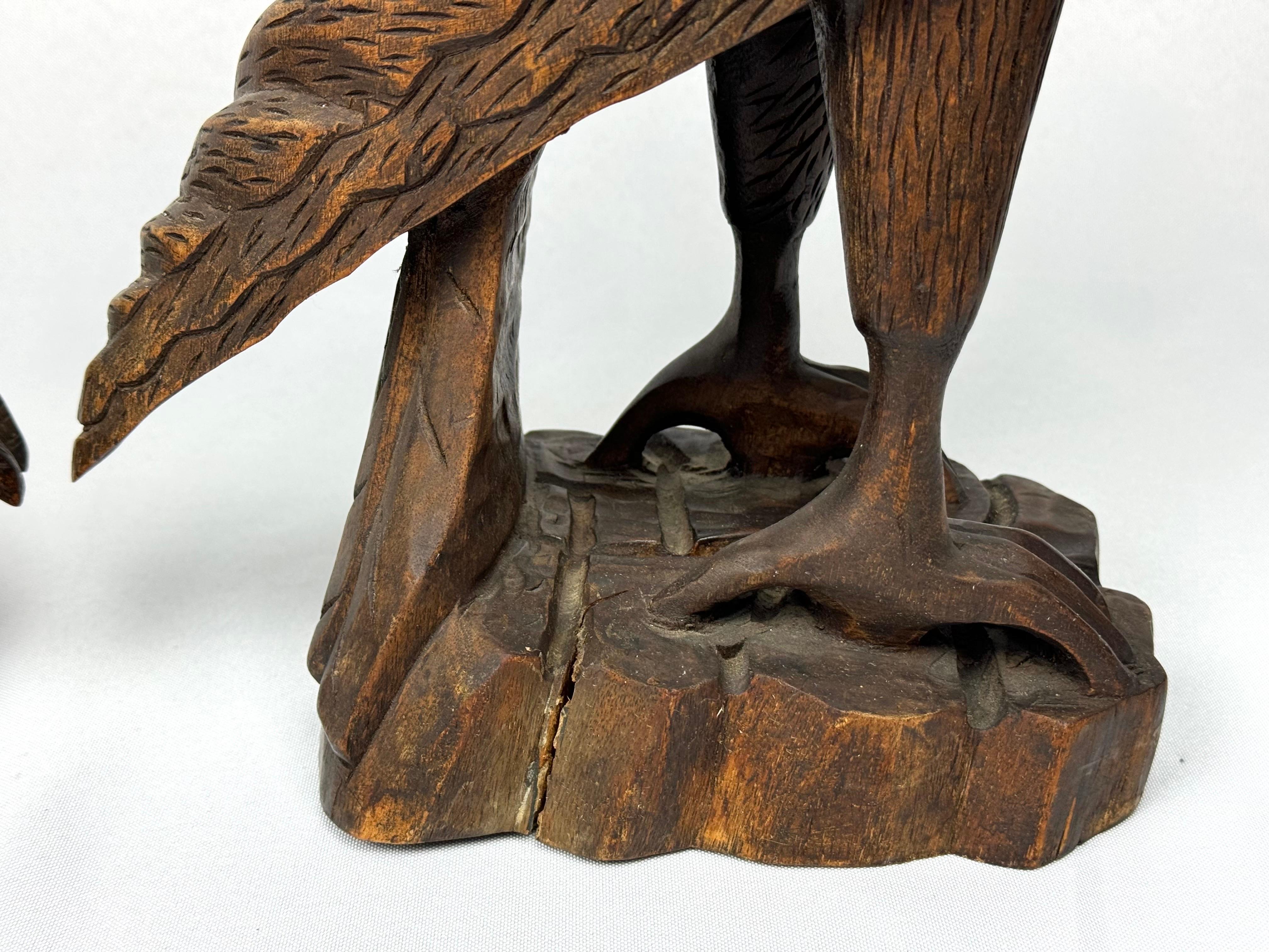 Paire d'objets en bois sculptés à la main  Falcon en vente 10