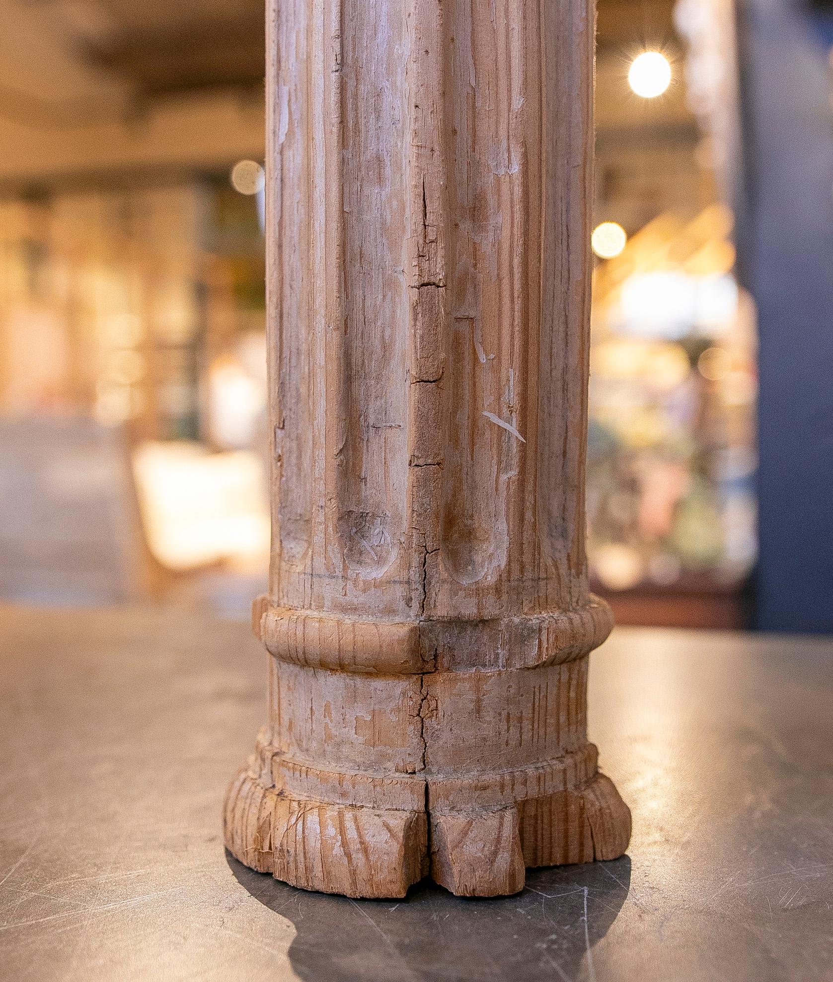 Spanish Pair of Hand-Carved Wooden Fluted Columns in Natural Tone For Sale