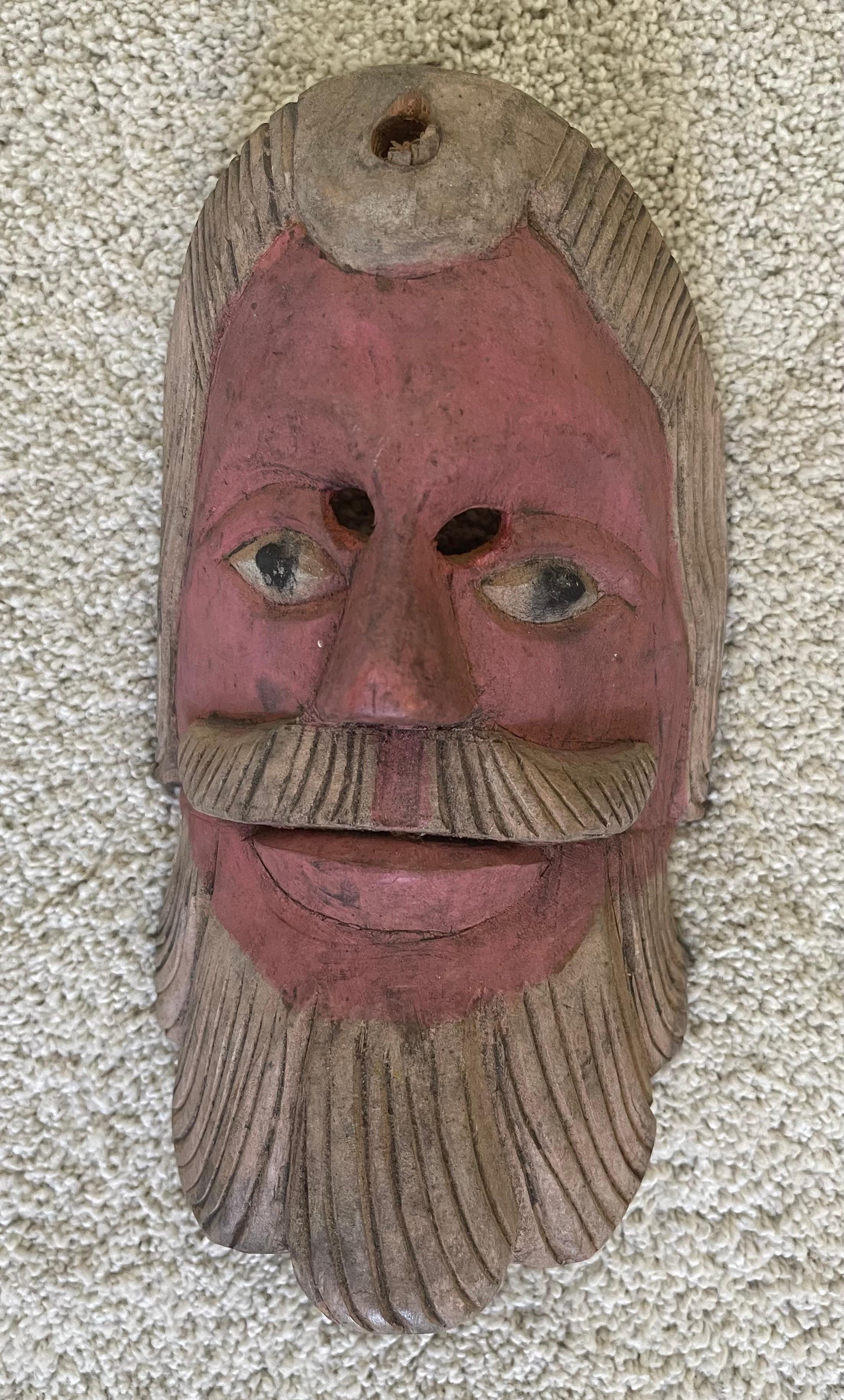 mascaras de madera talladas a mano
