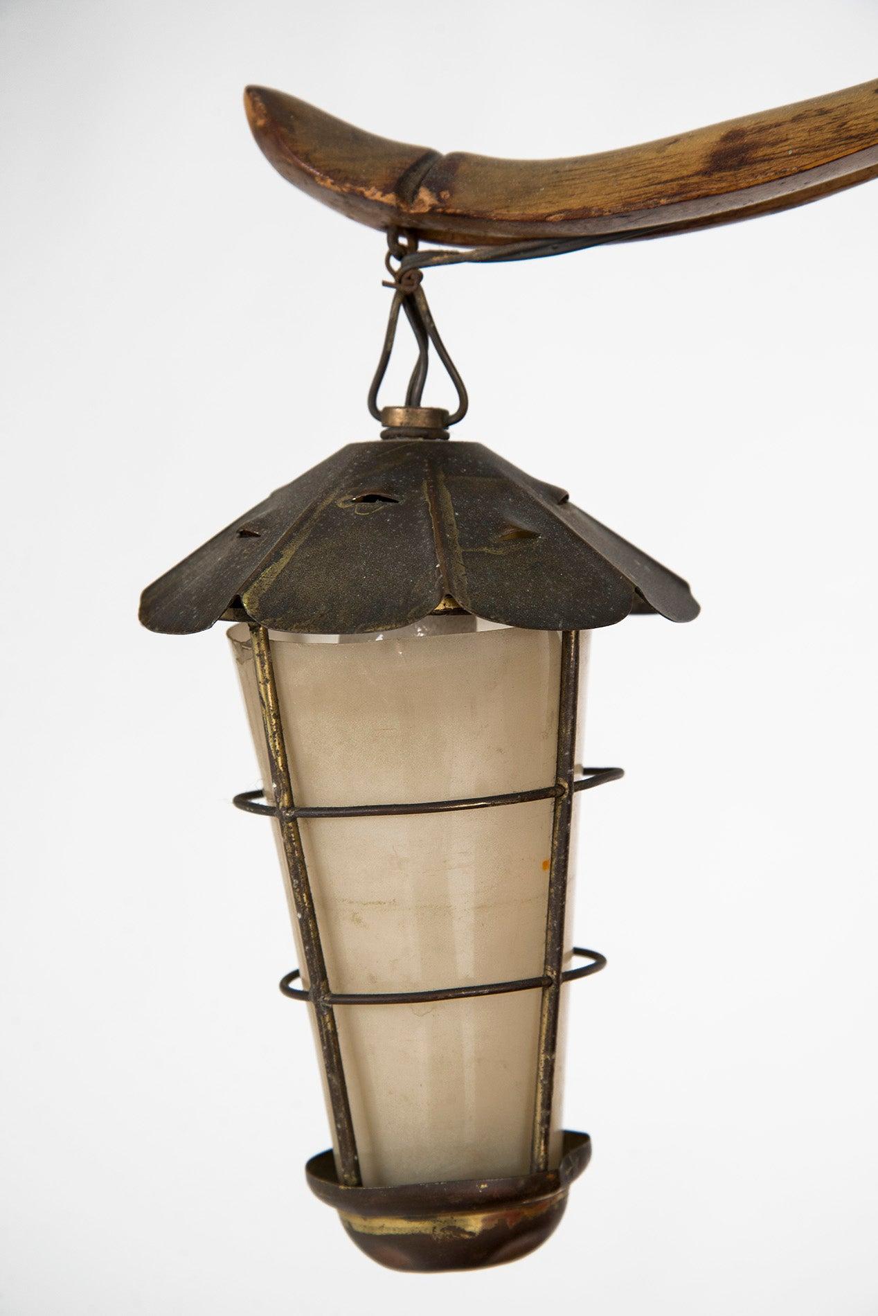 Verre Paire de lampes de table en bois sculpté à la main:: Italie:: années 1950 en vente