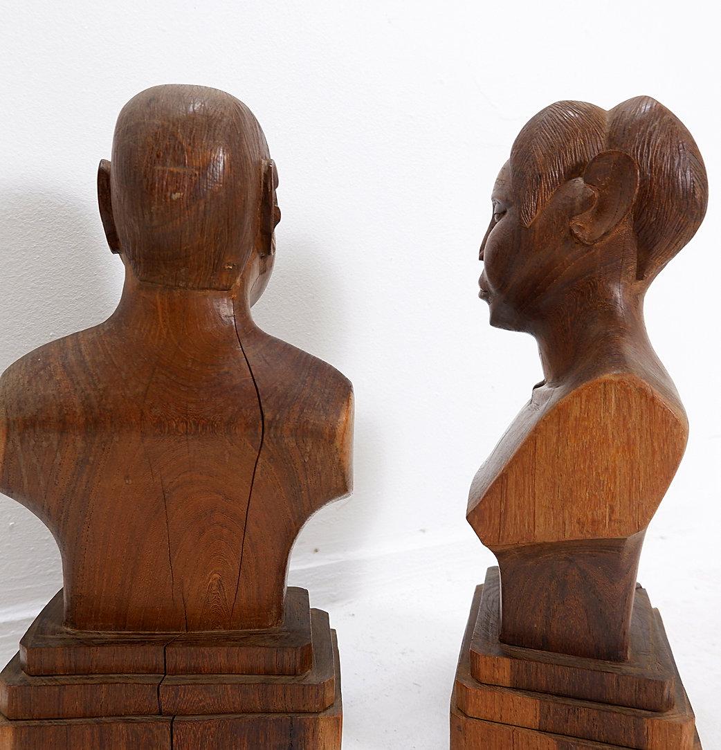 Coppia di busti di donna e uomo in legno intagliati a mano - 20° secolo
fermalibri - Art - Tribal Art
Misure: 23,5x15cm H. 44,5cm 
Usura coerente con l'età e l'uso: vedi foto 
 
 