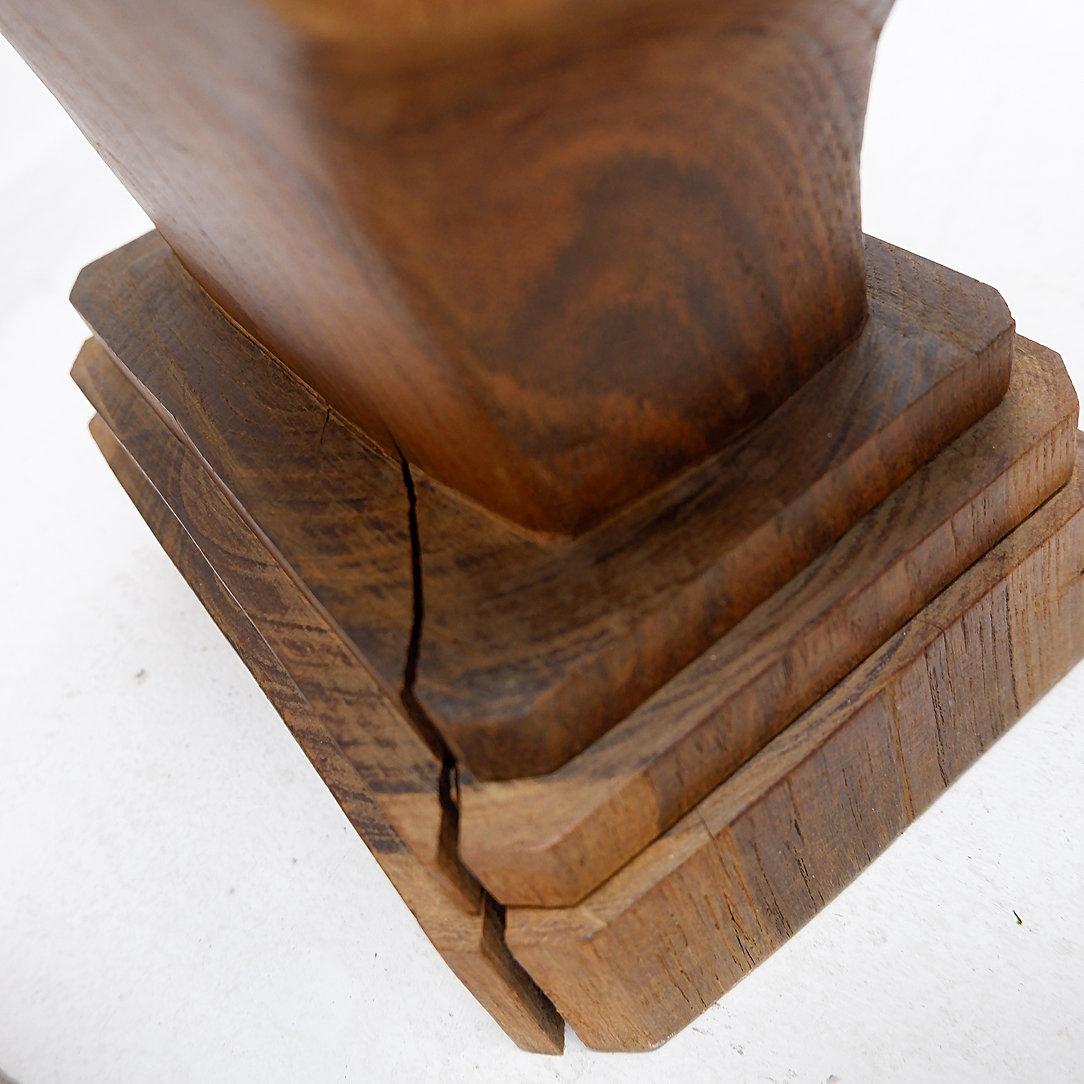 Legno Coppia di busti di donna e uomo in legno intagliati a mano - 20° secolo in vendita
