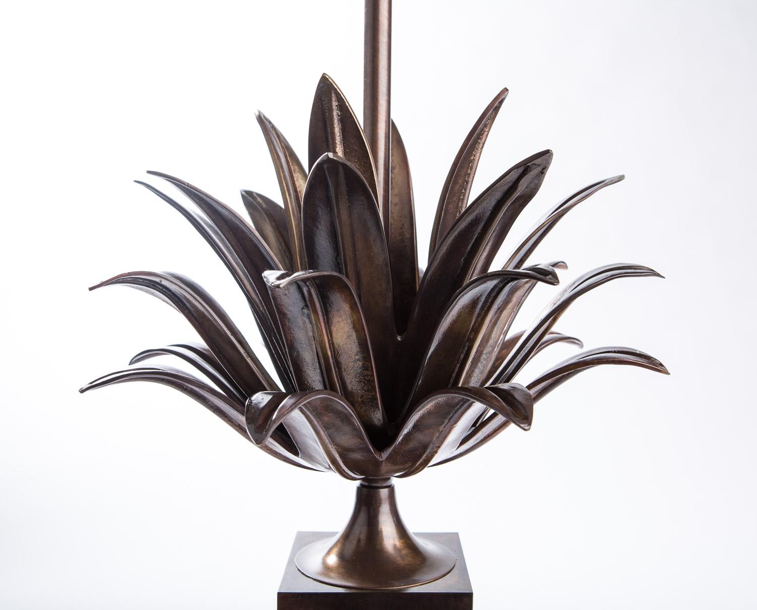 Pair of hand cast Bronze and Brass Pineapple leaf Table lamps with glass finial im Angebot 3
