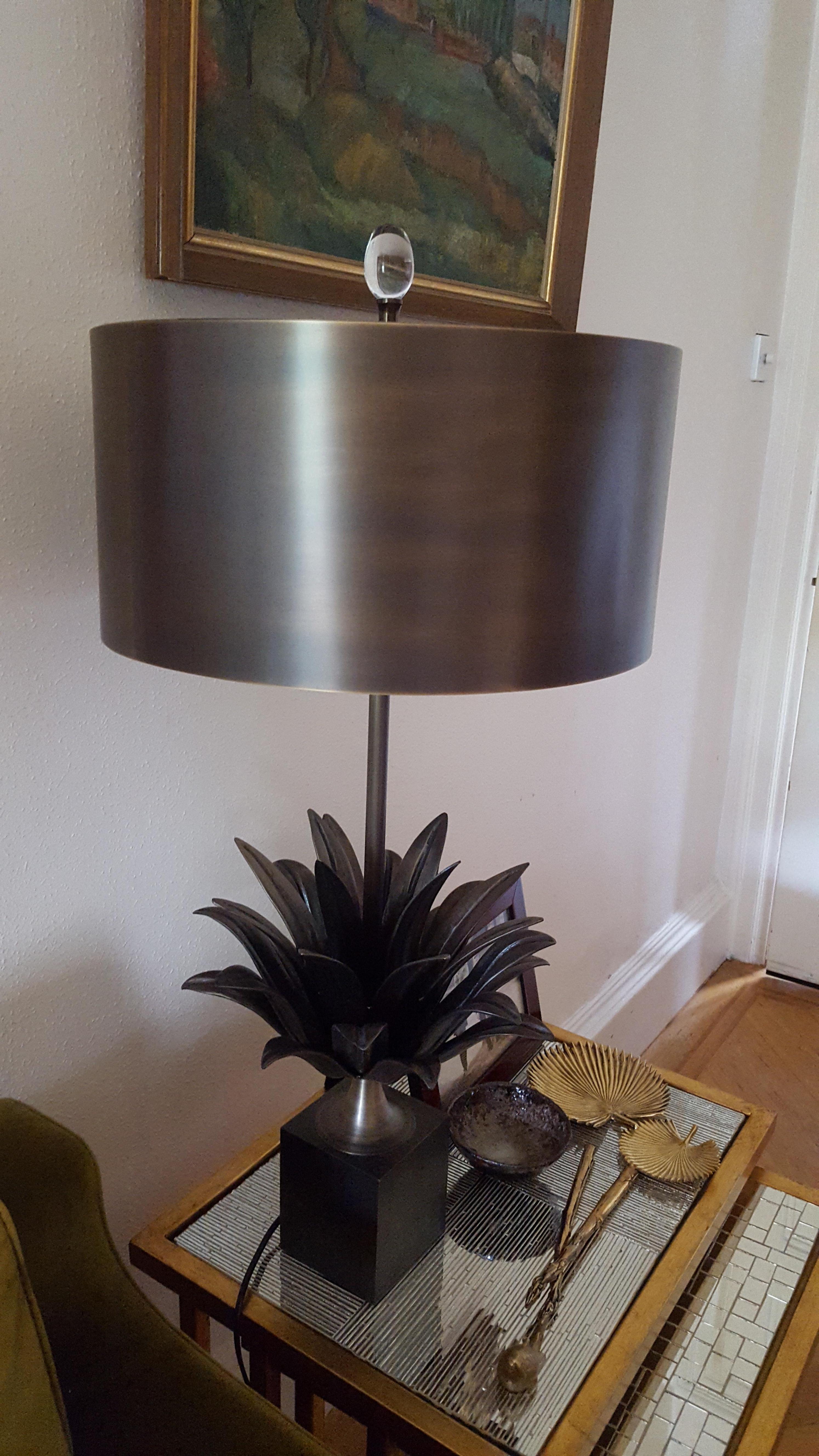 Pair of hand cast Bronze and Brass Pineapple leaf Table lamps with glass finial im Angebot 4