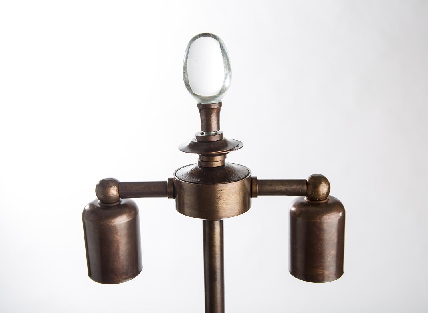 Pair of hand cast Bronze and Brass Pineapple leaf Table lamps with glass finial im Angebot 8