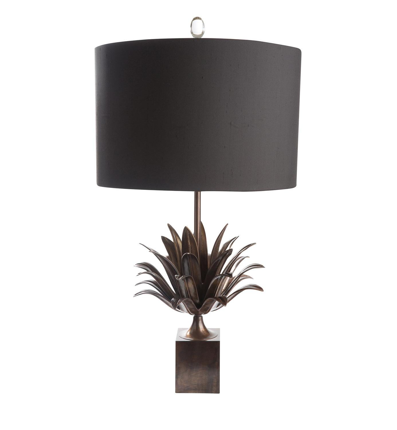 Pair of hand cast Bronze and Brass Pineapple leaf Table lamps with glass finial im Angebot 10