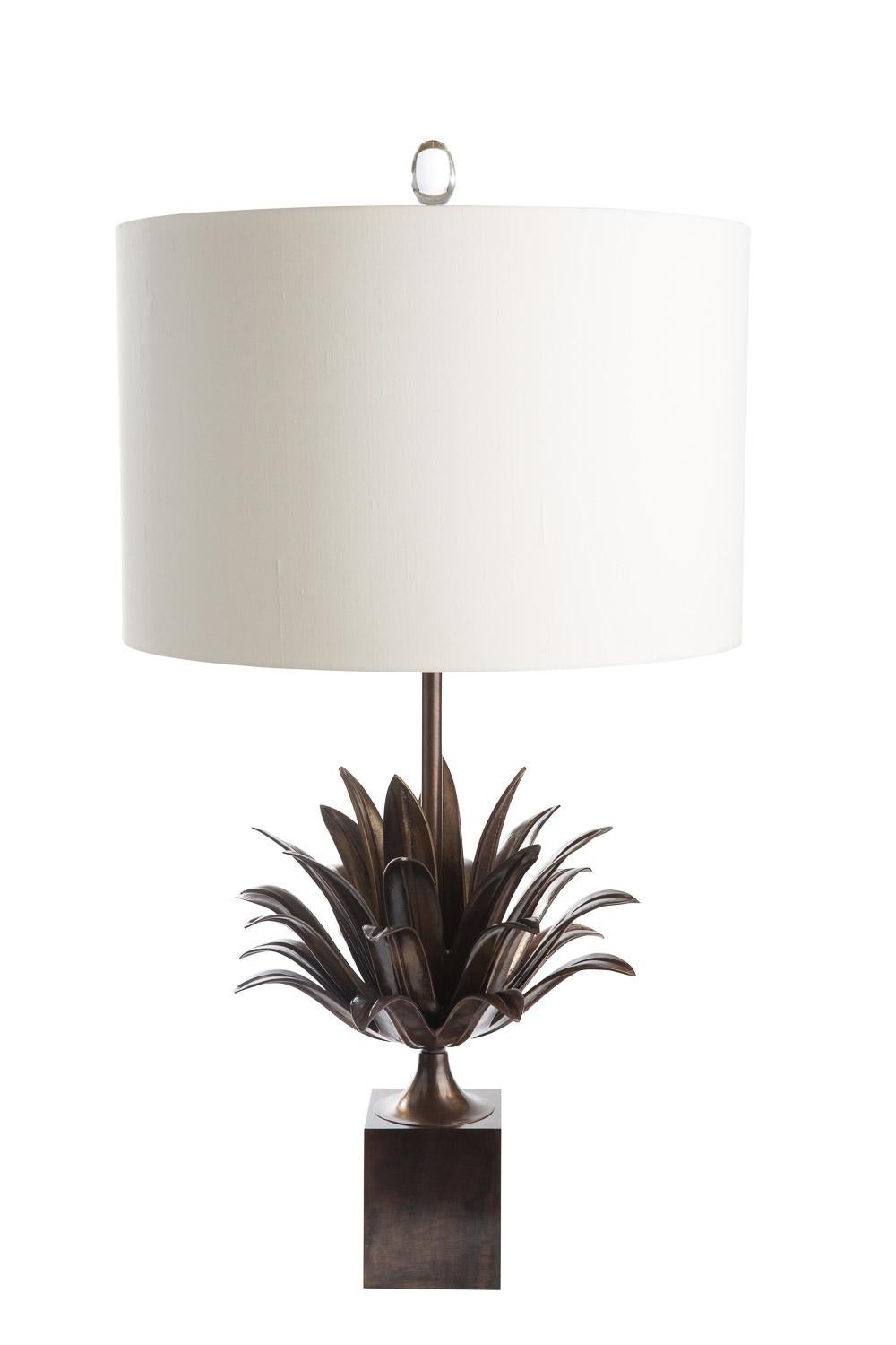 Pair of hand cast Bronze and Brass Pineapple leaf Table lamps with glass finial (Britisch) im Angebot