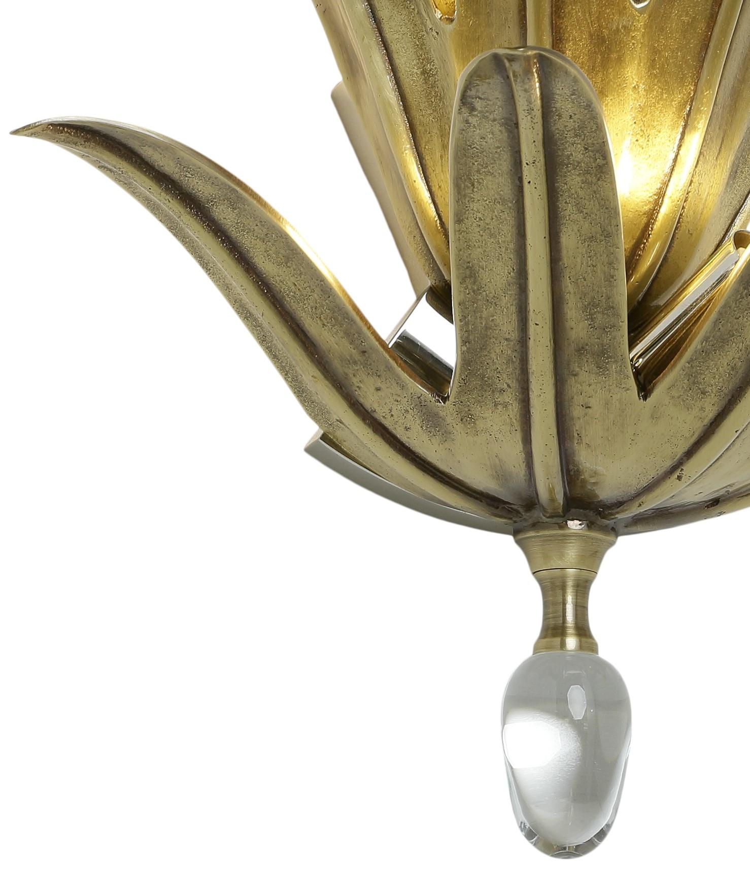 Paire d'appliques murales à feuilles d'ananas en bronze coulé à la main avec fleuron en verre soufflé Excellent état - En vente à London, GB