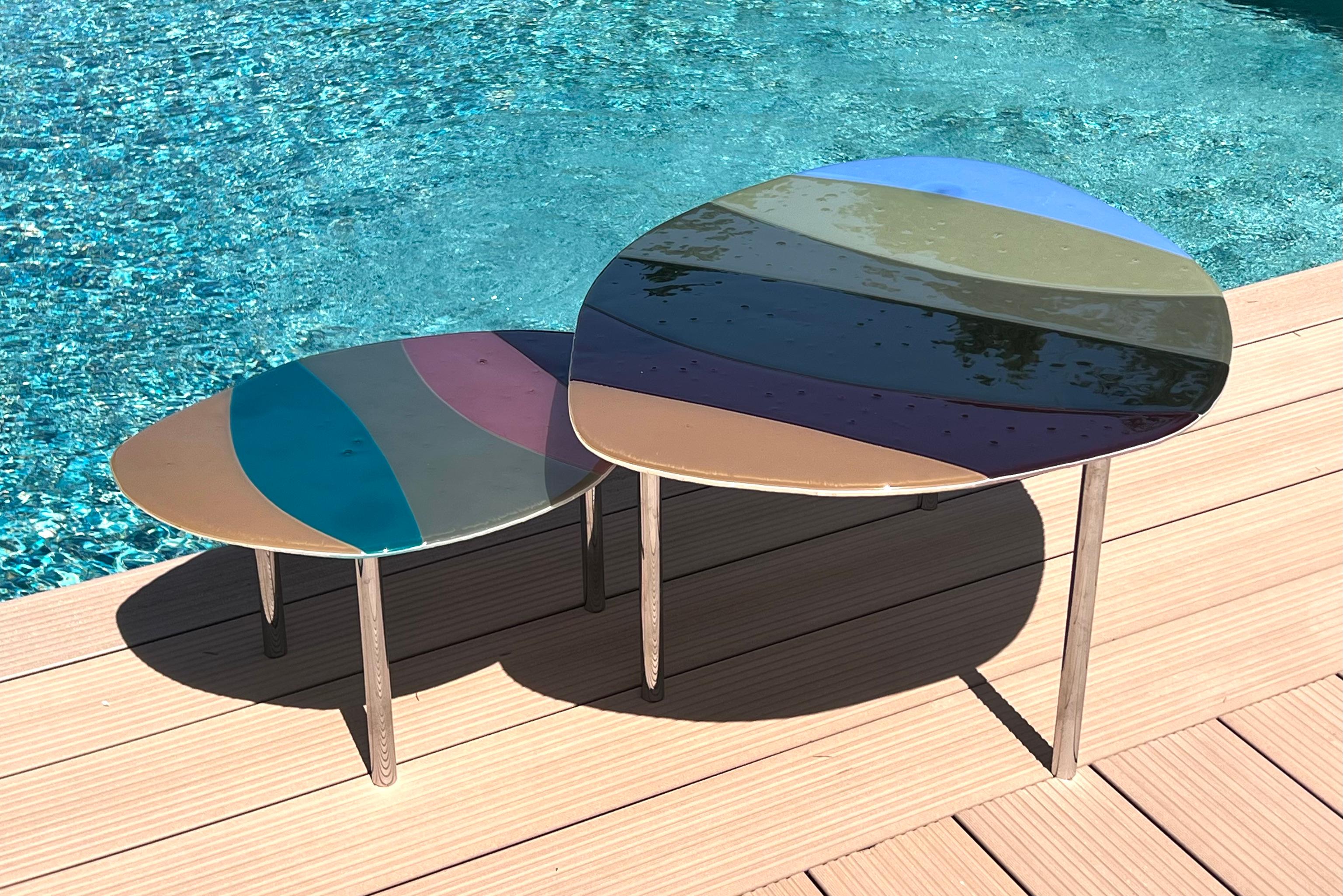 European Pair of Hand-crafted Fused Glass Nesting Tables For Sale