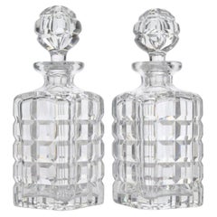 Paire de carafes en cristal taillé à la main